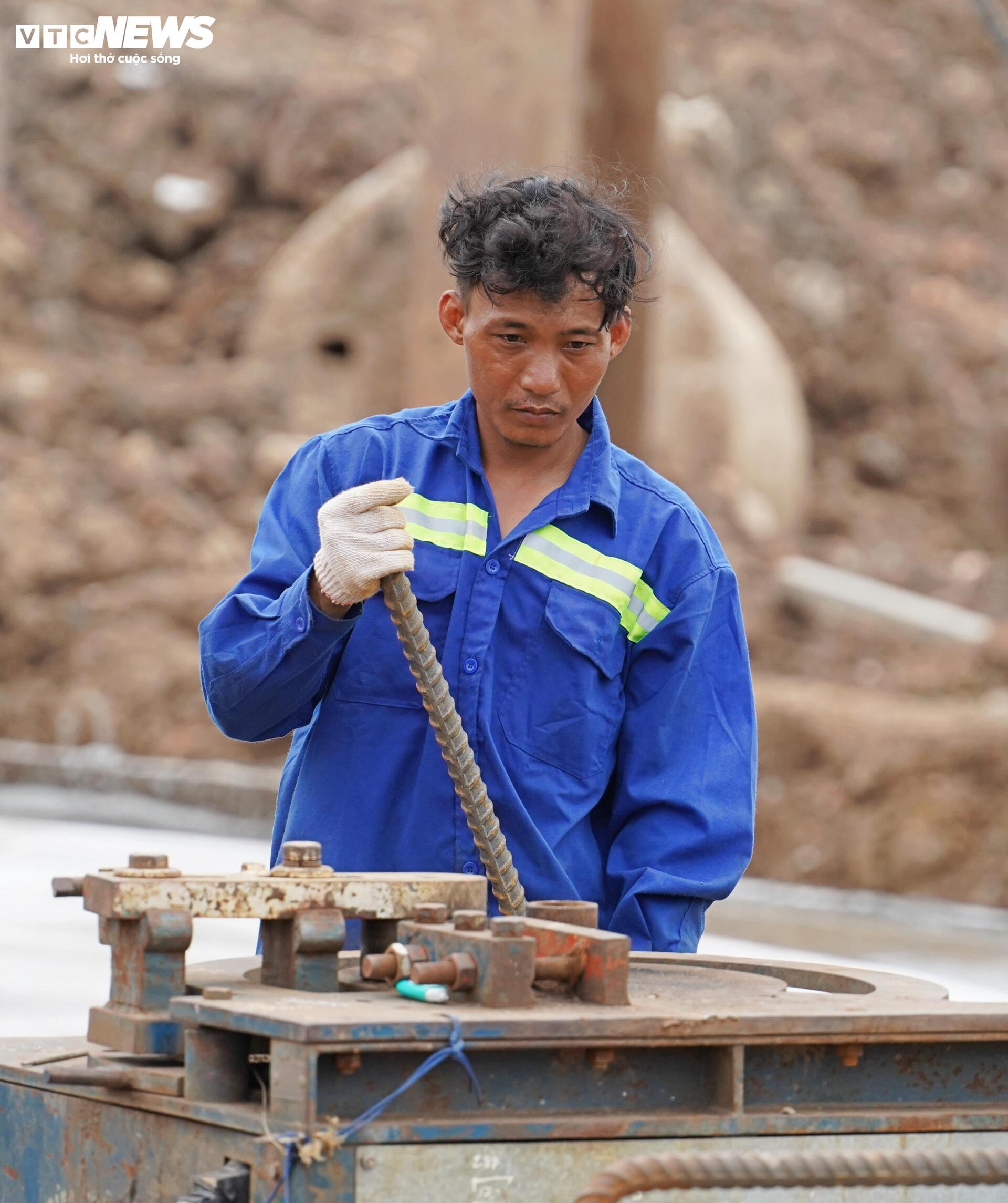 Cận cảnh 'đại công trường' nút giao phức tạp nhất Vành đai 3 - Ảnh 11