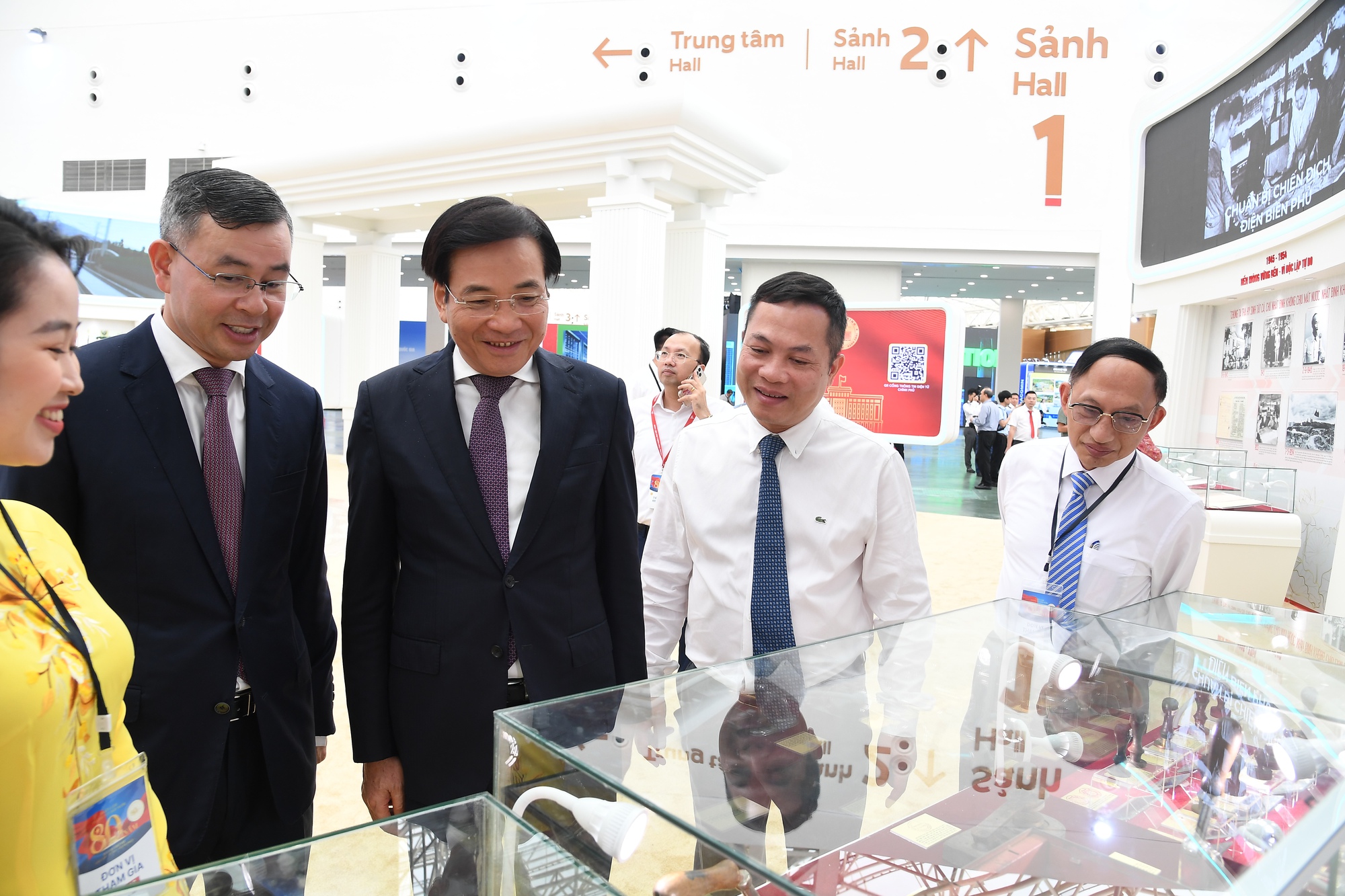 Lần đầu tiên công bố hơn 90 con dấu của Chính phủ, lãnh đạo Chính phủ, Văn phòng Chính phủ từ ngày lập nước đến nay - Ảnh 1