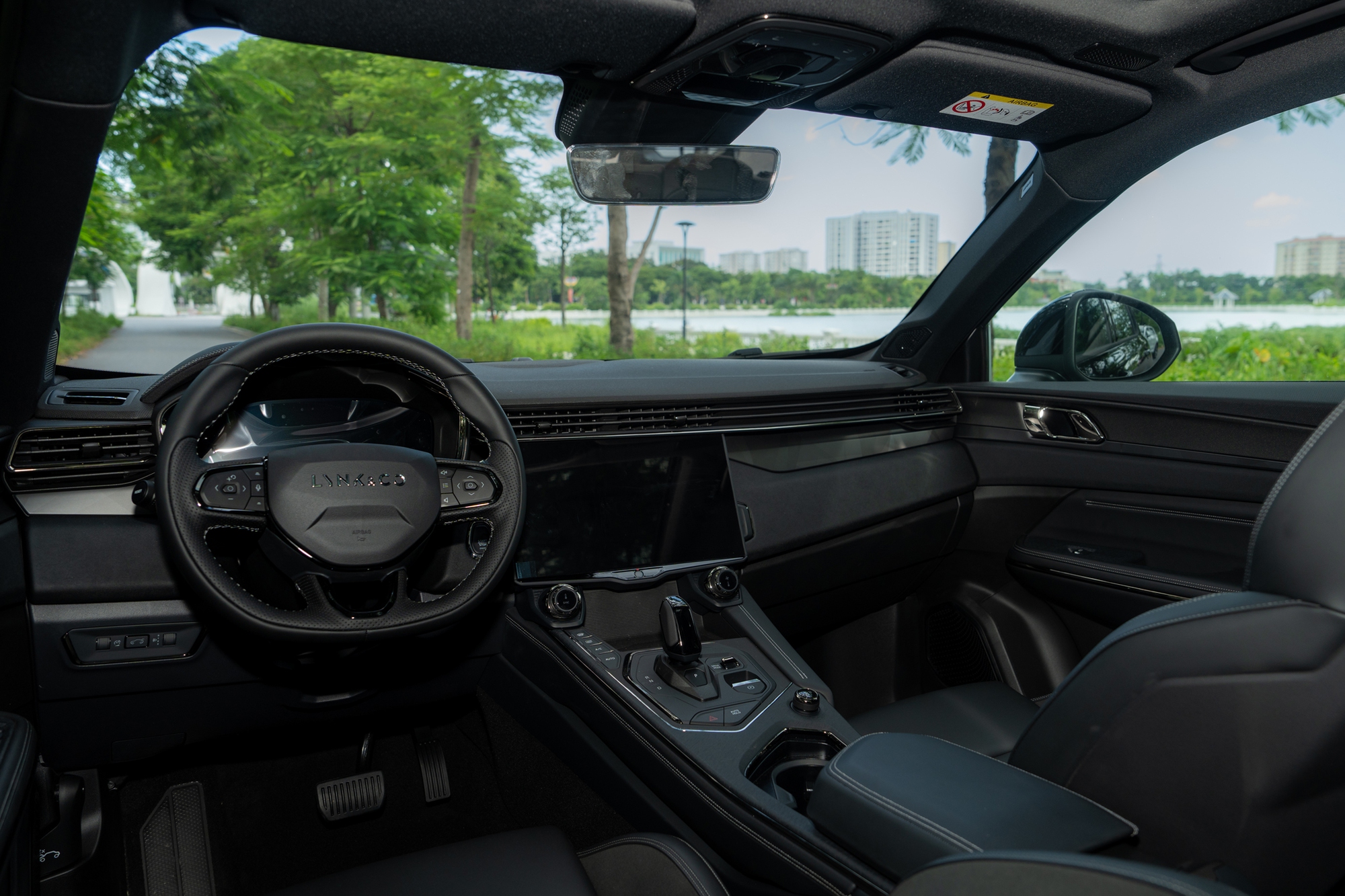 Chi tiết Lynk & Co 01 bản 'base' vừa ra mắt: Giá rẻ hơn 80 triệu đồng, bỏ một số tính năng nhưng vẫn còn ADAS - Ảnh 2