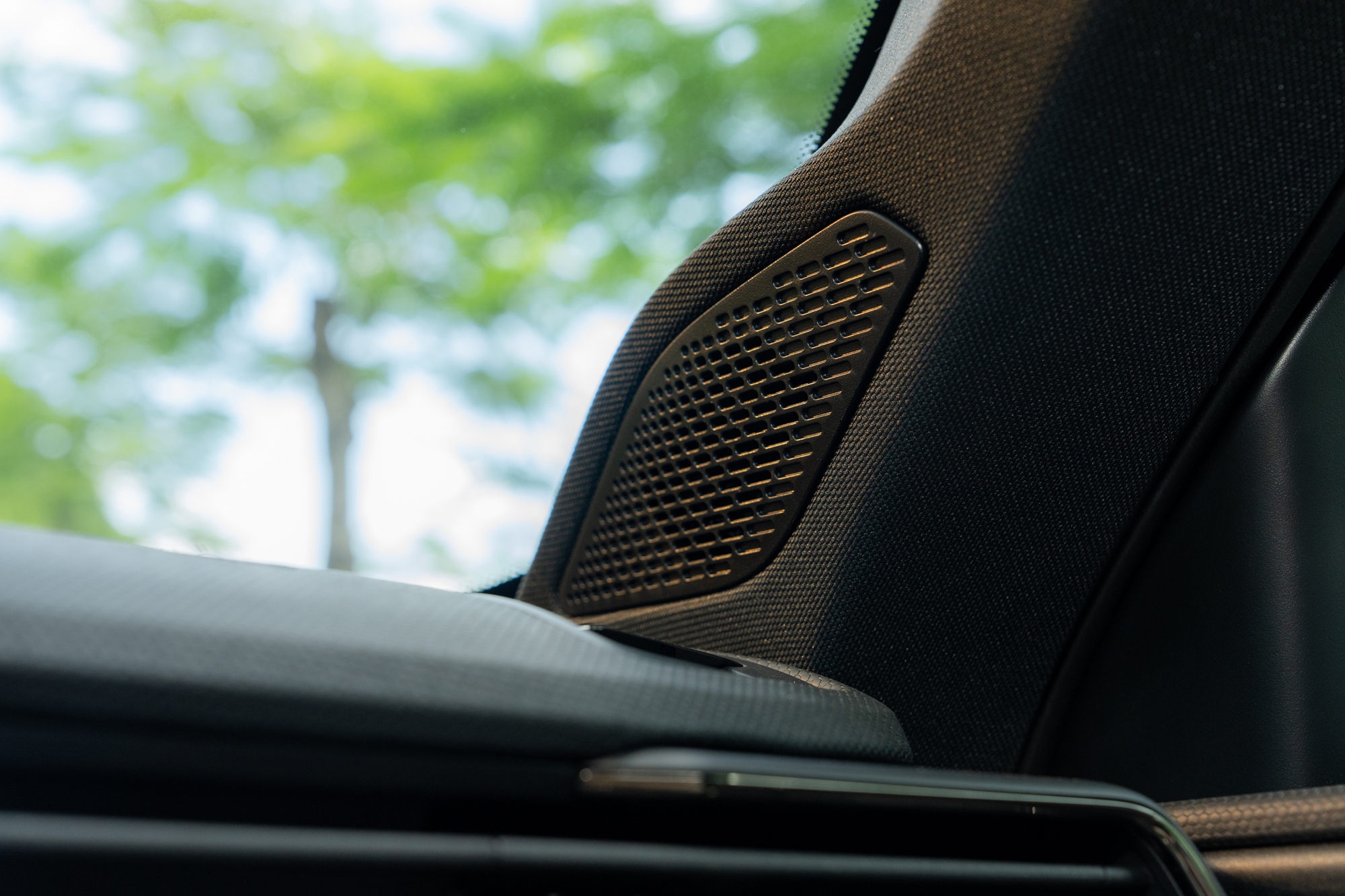 Chi tiết Lynk & Co 01 bản 'base' vừa ra mắt: Giá rẻ hơn 80 triệu đồng, bỏ một số tính năng nhưng vẫn còn ADAS - Ảnh 16