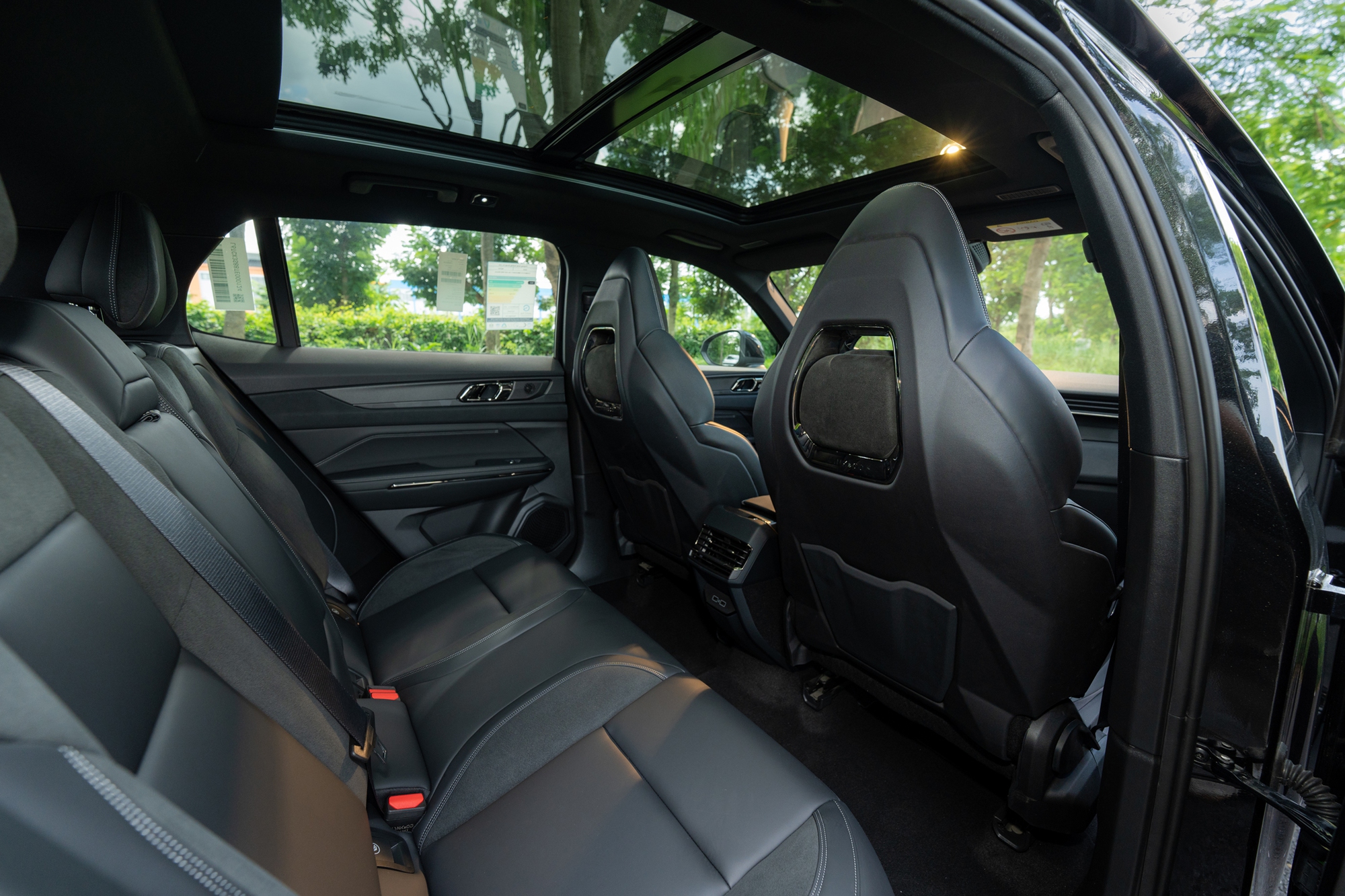 Chi tiết Lynk & Co 01 bản 'base' vừa ra mắt: Giá rẻ hơn 80 triệu đồng, bỏ một số tính năng nhưng vẫn còn ADAS - Ảnh 19