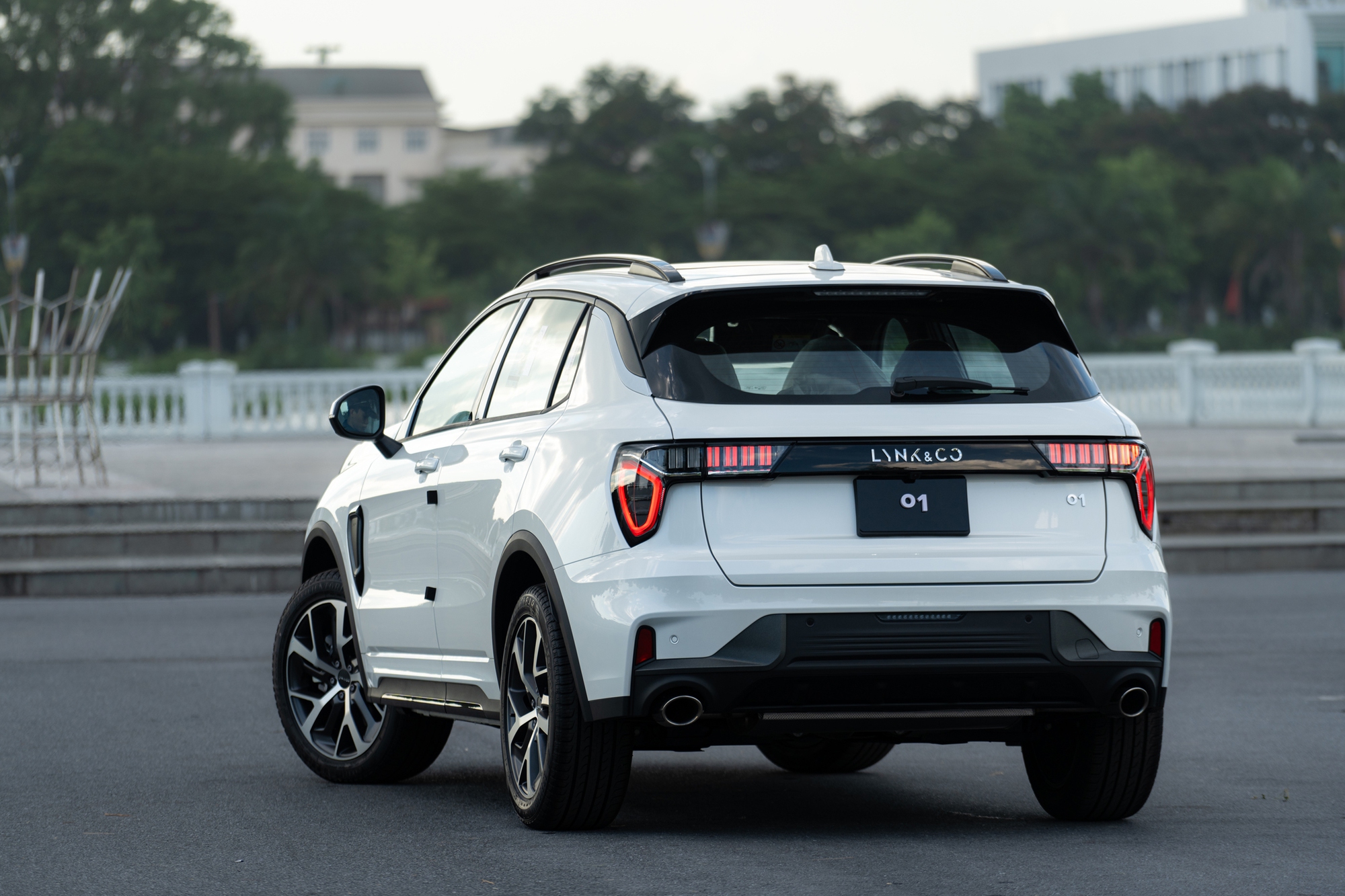 Chi tiết Lynk & Co 01 bản 'base' vừa ra mắt: Giá rẻ hơn 80 triệu đồng, bỏ một số tính năng nhưng vẫn còn ADAS - Ảnh 10