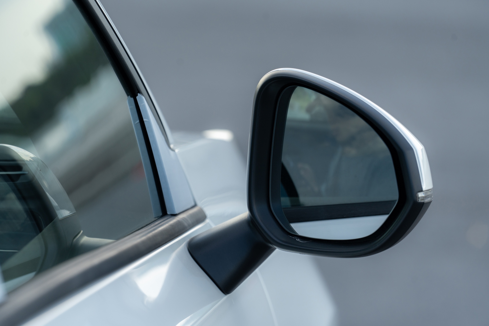 Chi tiết Lynk & Co 01 bản 'base' vừa ra mắt: Giá rẻ hơn 80 triệu đồng, bỏ một số tính năng nhưng vẫn còn ADAS - Ảnh 9