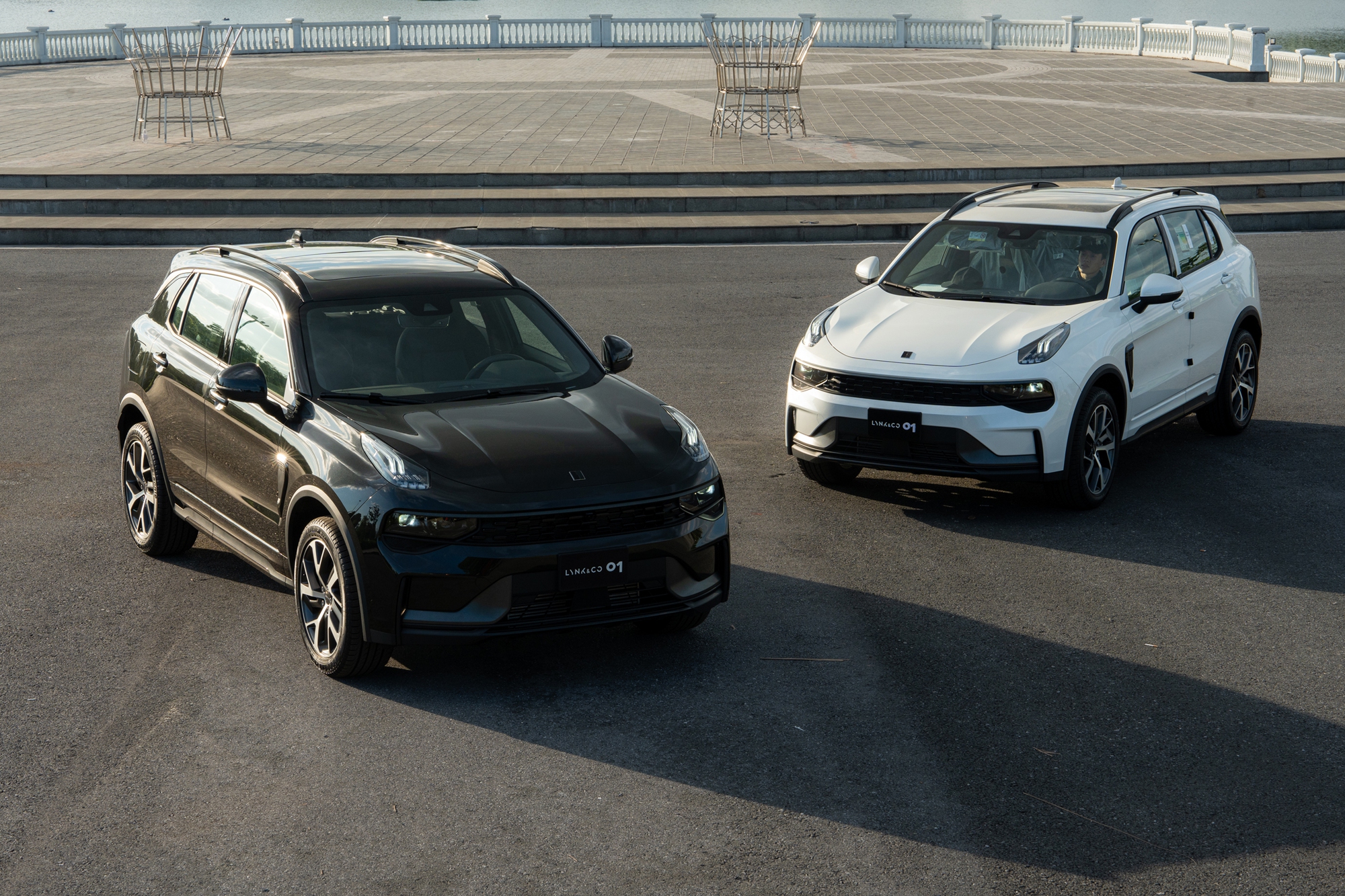 Chi tiết Lynk & Co 01 bản 'base' vừa ra mắt: Giá rẻ hơn 80 triệu đồng, bỏ một số tính năng nhưng vẫn còn ADAS - Ảnh 1