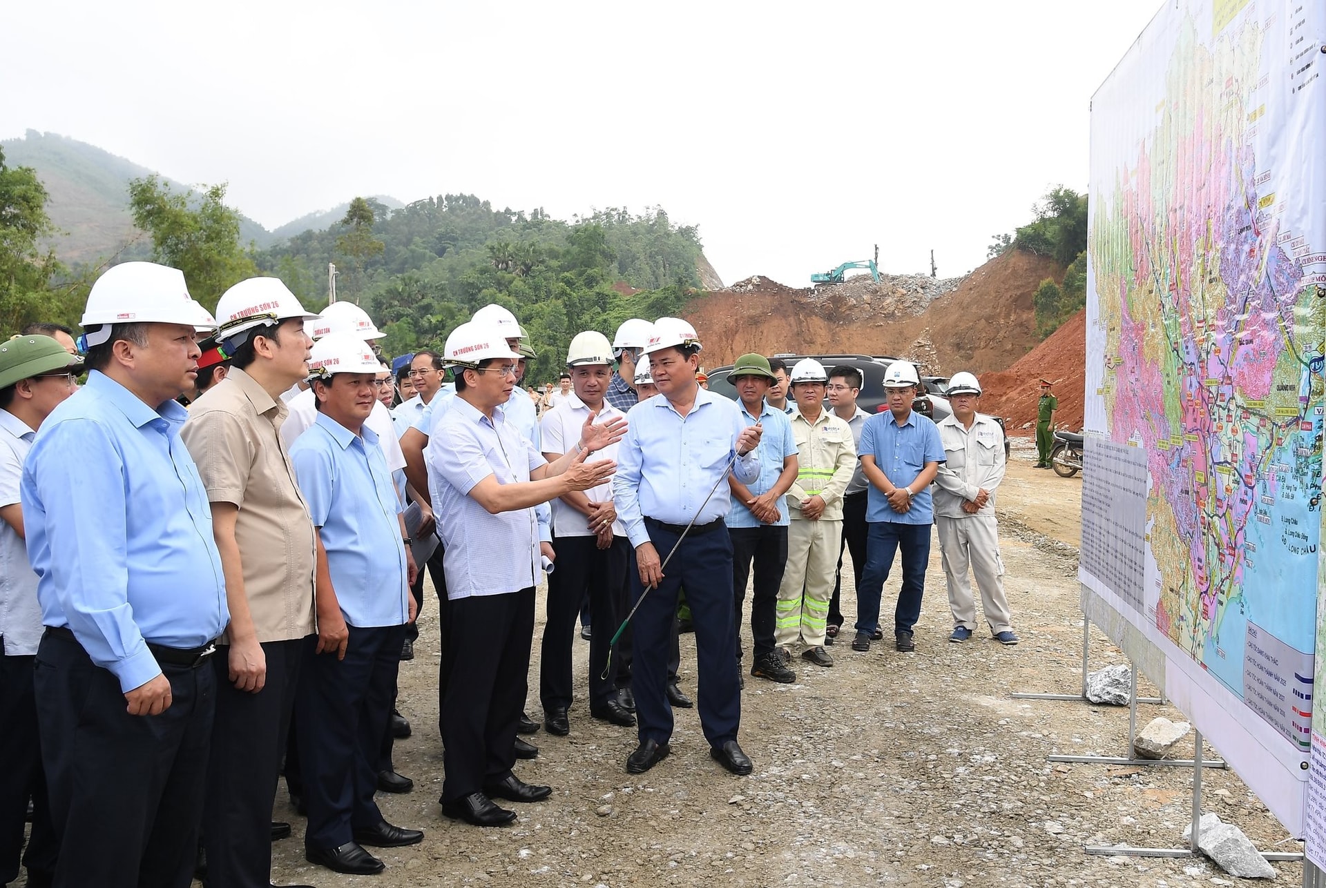 Phó Thủ tướng Bùi Thanh Sơn thúc tiến độ 4 dự án cao tốc trọng điểm phía Bắc - Ảnh 1