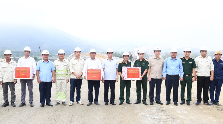 Tập trung máy móc, nhân lực để tăng tốc tiến độ 4 dự án cao tốc trọng điểm phía Bắc - Ảnh 2