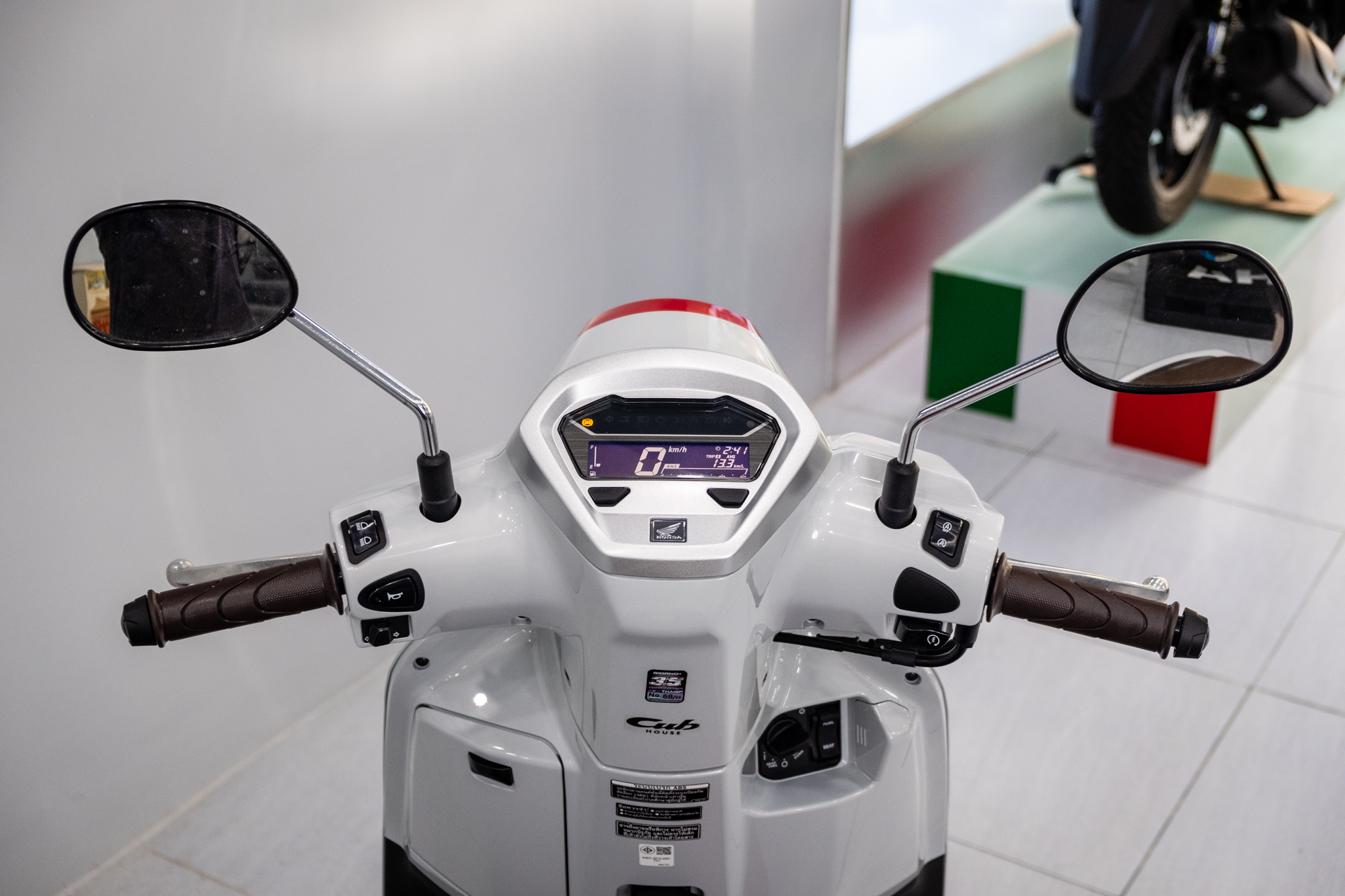 'Cận cảnh' hàng hiếm Honda Giorno+ SC35 ThaiGP đầu tiên về Việt Nam, giới hạn 99 chiếc trên toàn thế giới, giá có thể cả trăm triệu - Ảnh 9