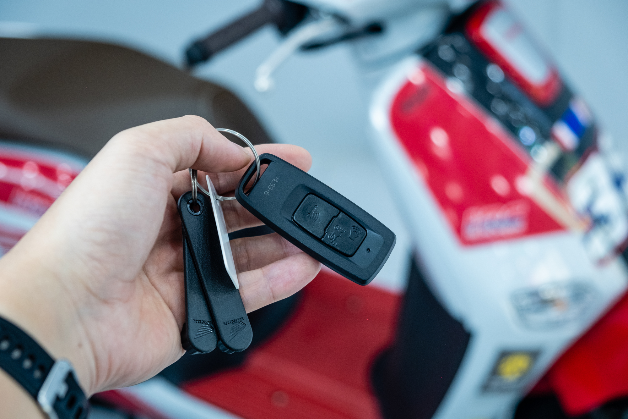 'Cận cảnh' hàng hiếm Honda Giorno+ SC35 ThaiGP đầu tiên về Việt Nam, giới hạn 99 chiếc trên toàn thế giới, giá có thể cả trăm triệu - Ảnh 22