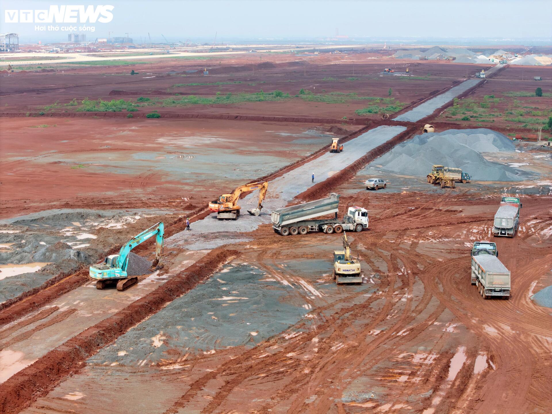 'Trái tim' sân bay Long Thành tăng tốc về đích bất chấp nắng mưa thất thường - Ảnh 12