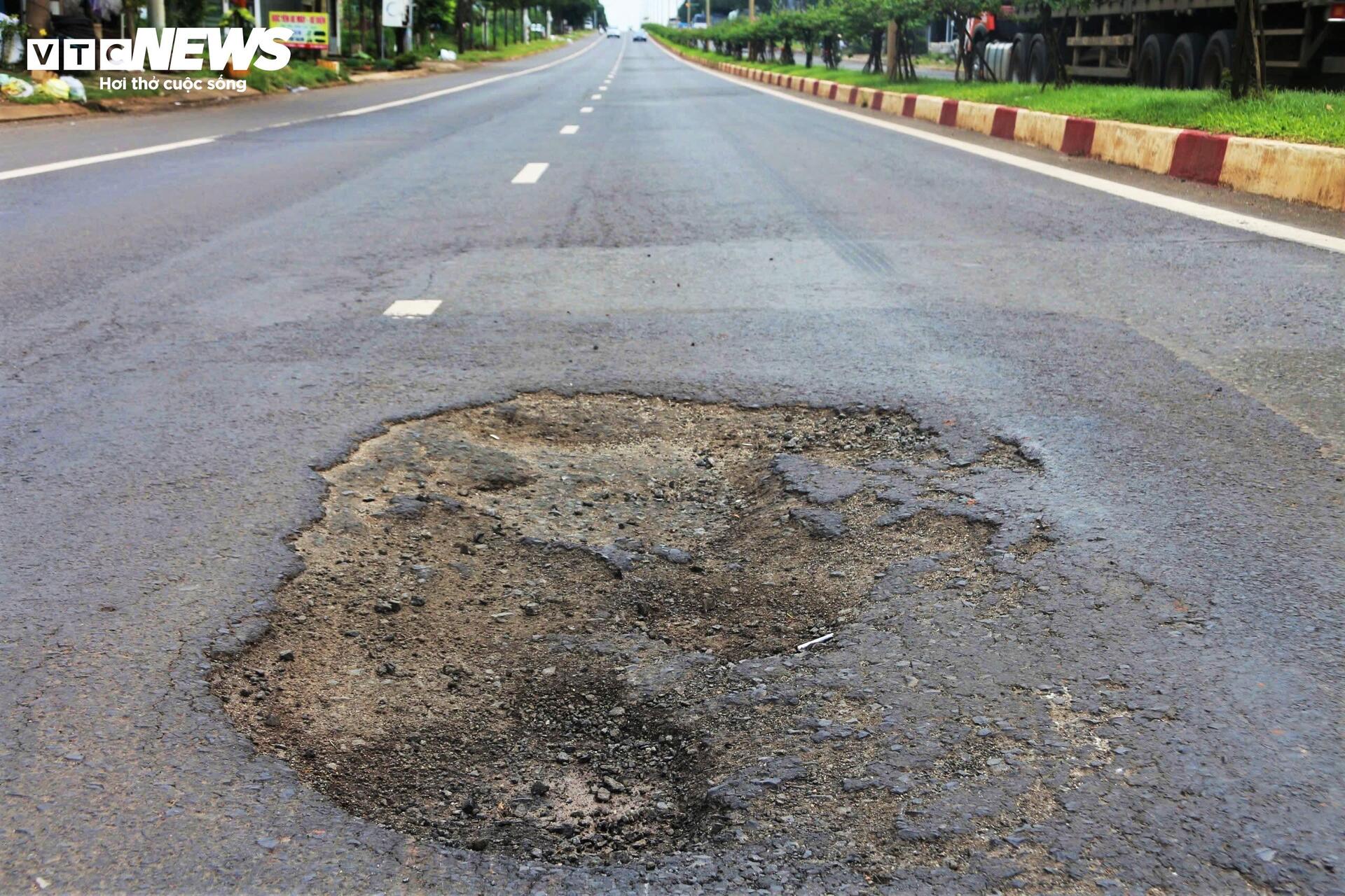 Đường hơn 640 tỷ đồng ở Đắk Lắk tiếp tục hư hỏng sau sửa chữa - Ảnh 6