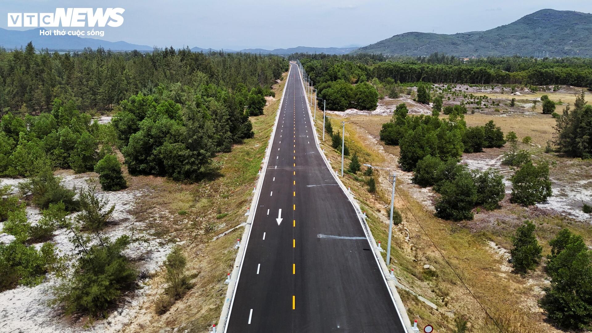 Ngắm tuyến đường 800 tỷ, ‘mạch máu giao thông’ trọng điểm của Gia Lai - Ảnh 1