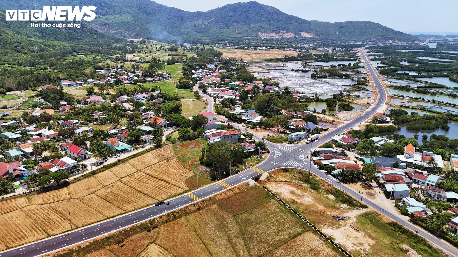 Ngắm tuyến đường 800 tỷ, ‘mạch máu giao thông’ trọng điểm của Gia Lai - Ảnh 3