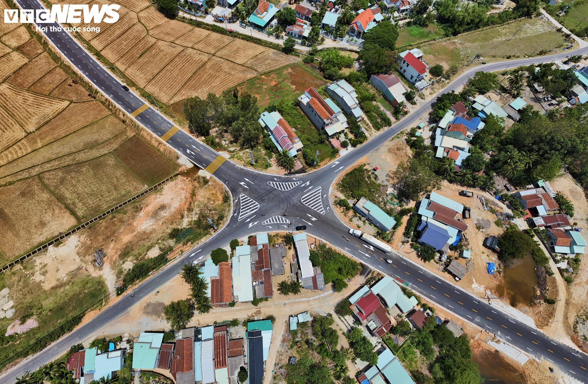 Ngắm tuyến đường 800 tỷ, ‘mạch máu giao thông’ trọng điểm của Gia Lai - Ảnh 10