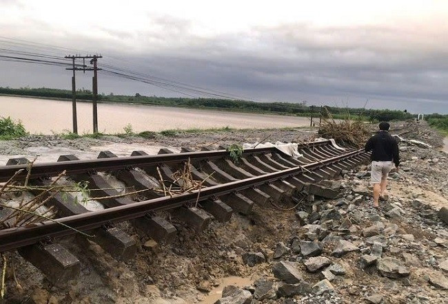 Dừng chạy tàu Hà Nội - Vinh, TPHCM tránh bão số 5 - Ảnh 1
