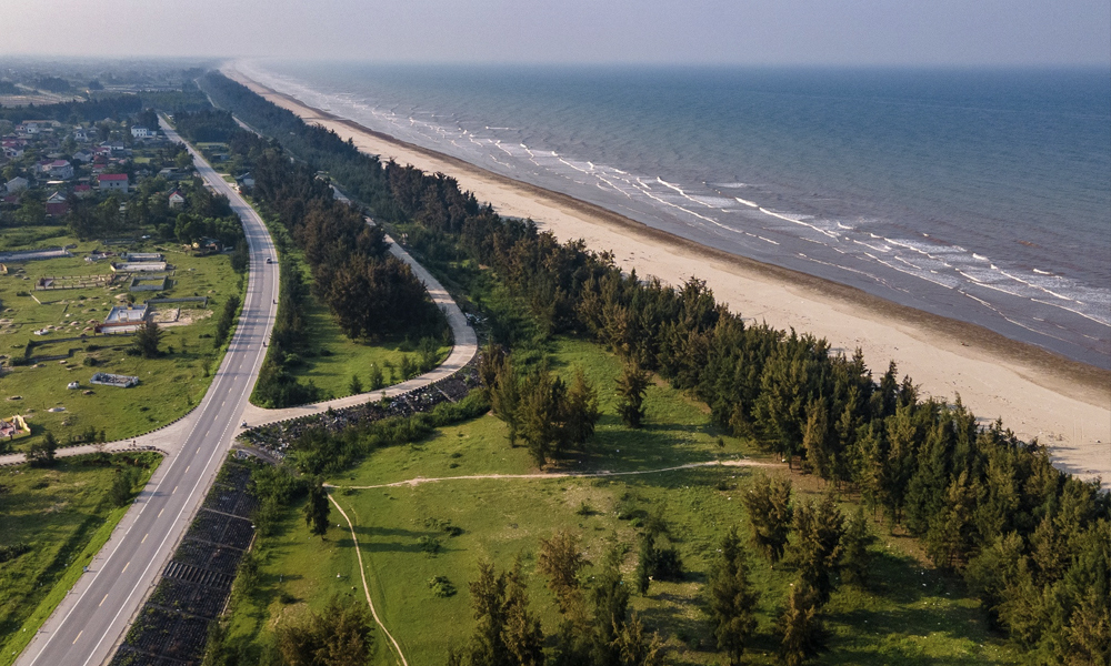 Thủ tướng: Hoàn thành đường bộ ven biển từ Quảng Ninh đến An Giang trước 2030 - Ảnh 1