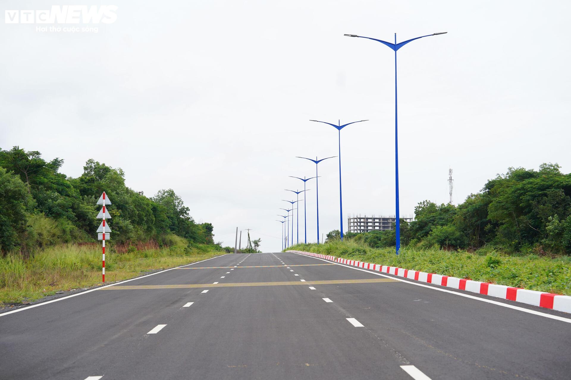 Cận cảnh đường ven biển kết nối TP.HCM - Lâm Đồng - Ảnh 17