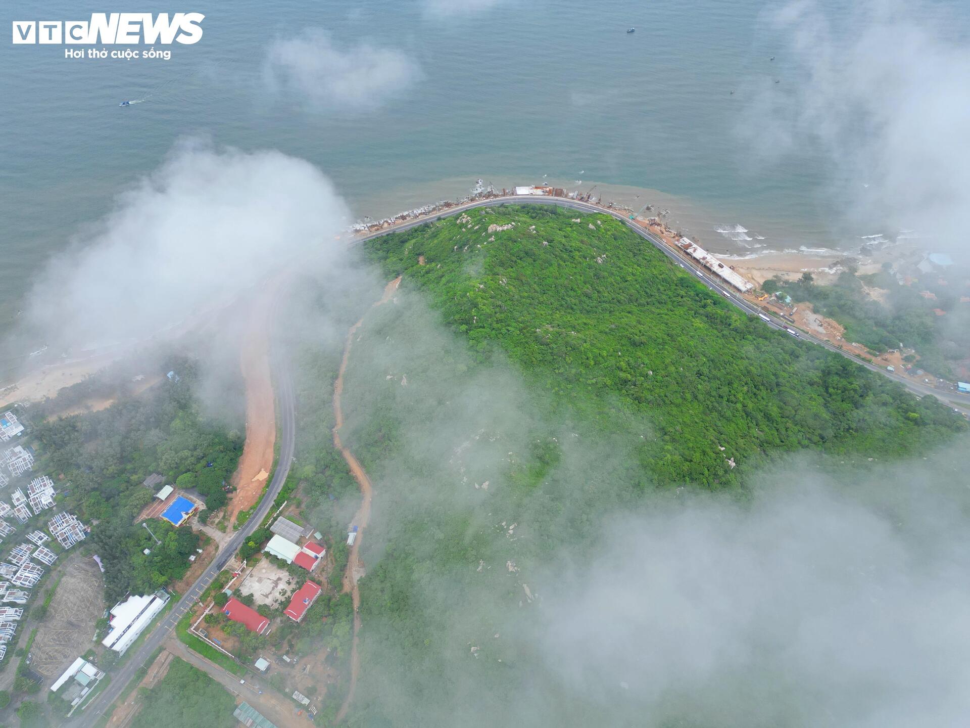 Cận cảnh đường ven biển kết nối TP.HCM - Lâm Đồng - Ảnh 1