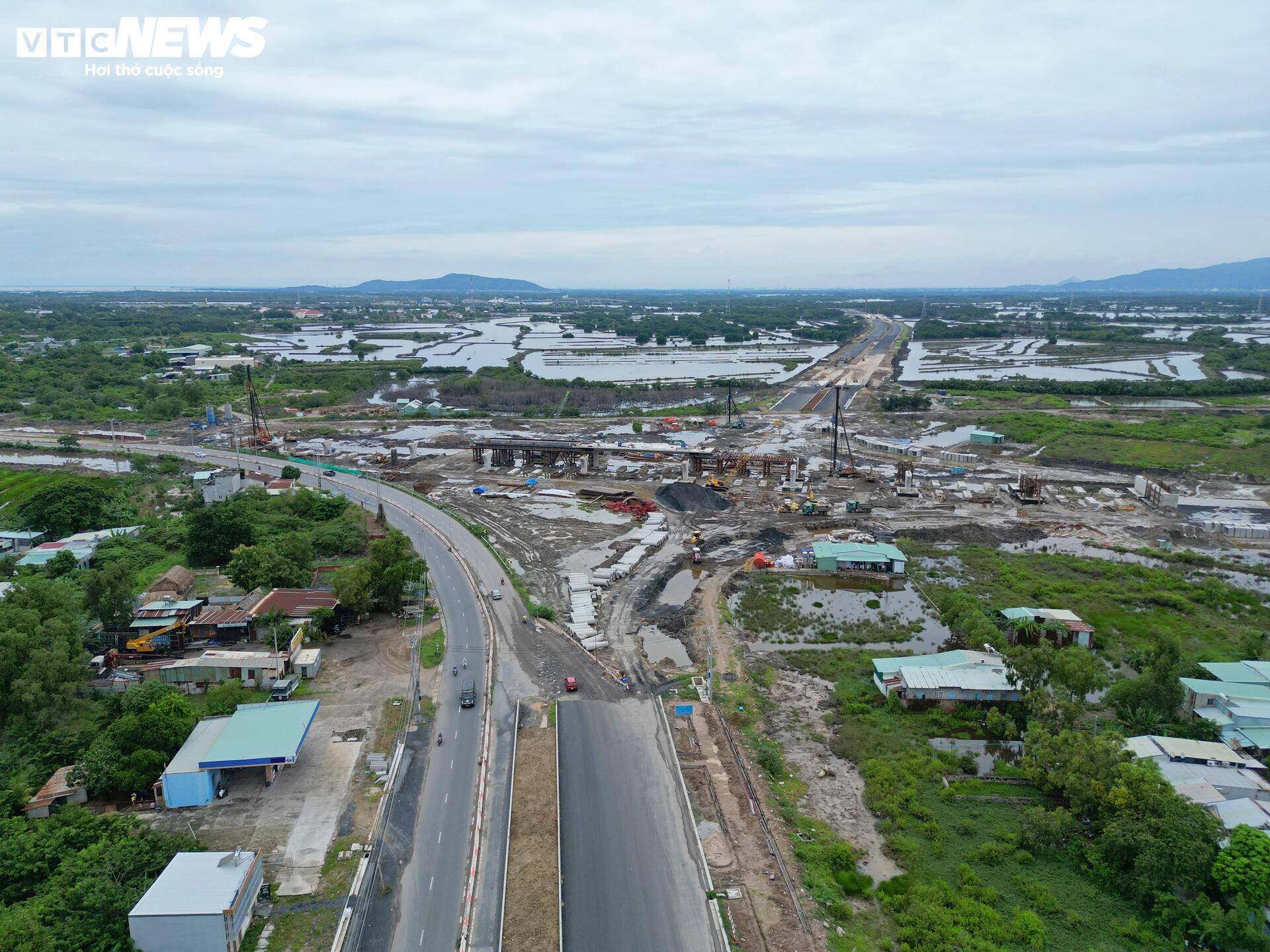 Cận cảnh đường ven biển kết nối TP.HCM - Lâm Đồng - Ảnh 20