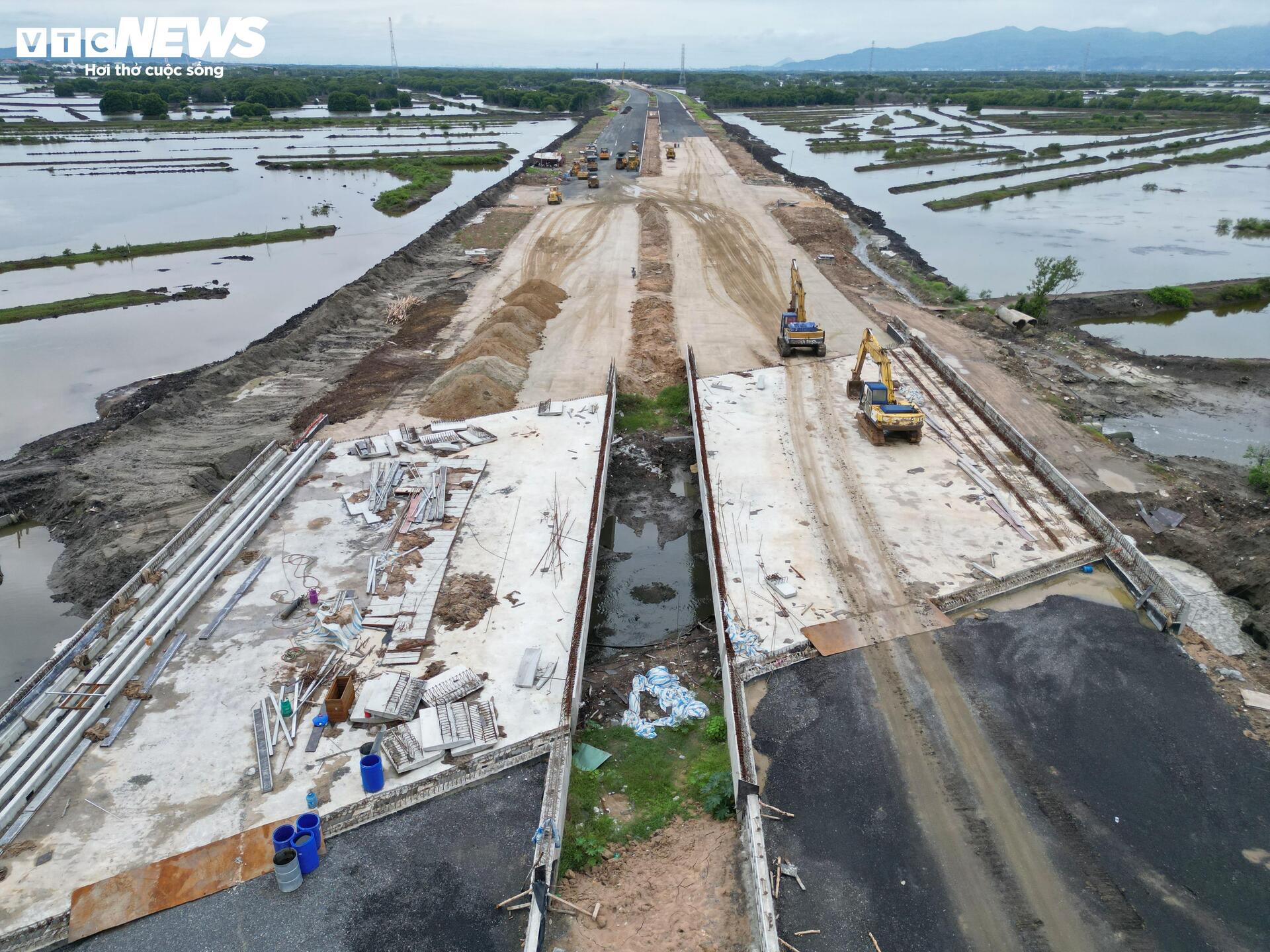 Cận cảnh đường ven biển kết nối TP.HCM - Lâm Đồng - Ảnh 10