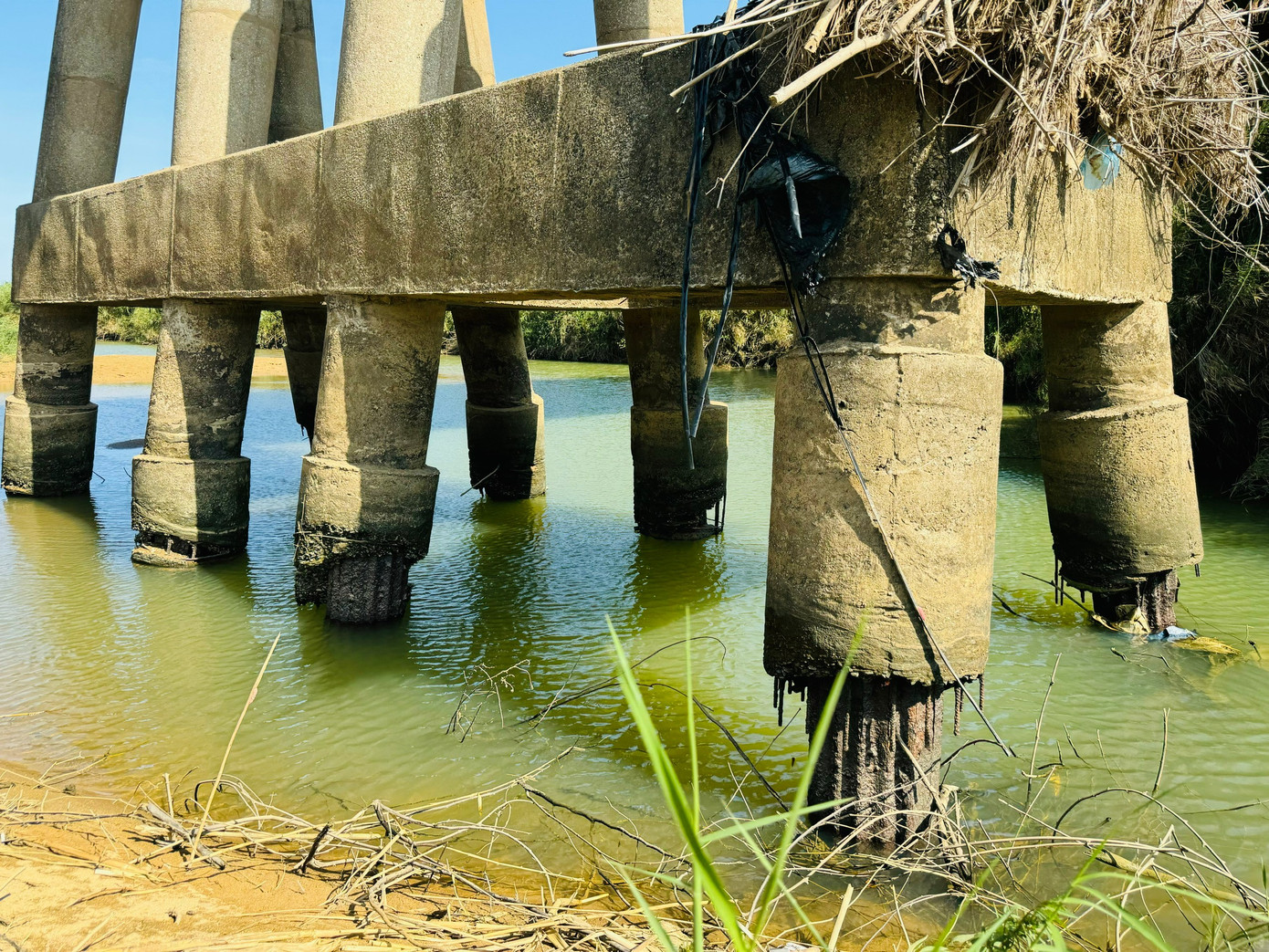 Cận cảnh cầu Trà Khúc 1 - biểu tượng 60 năm trước ngày được xây mới - Ảnh 11