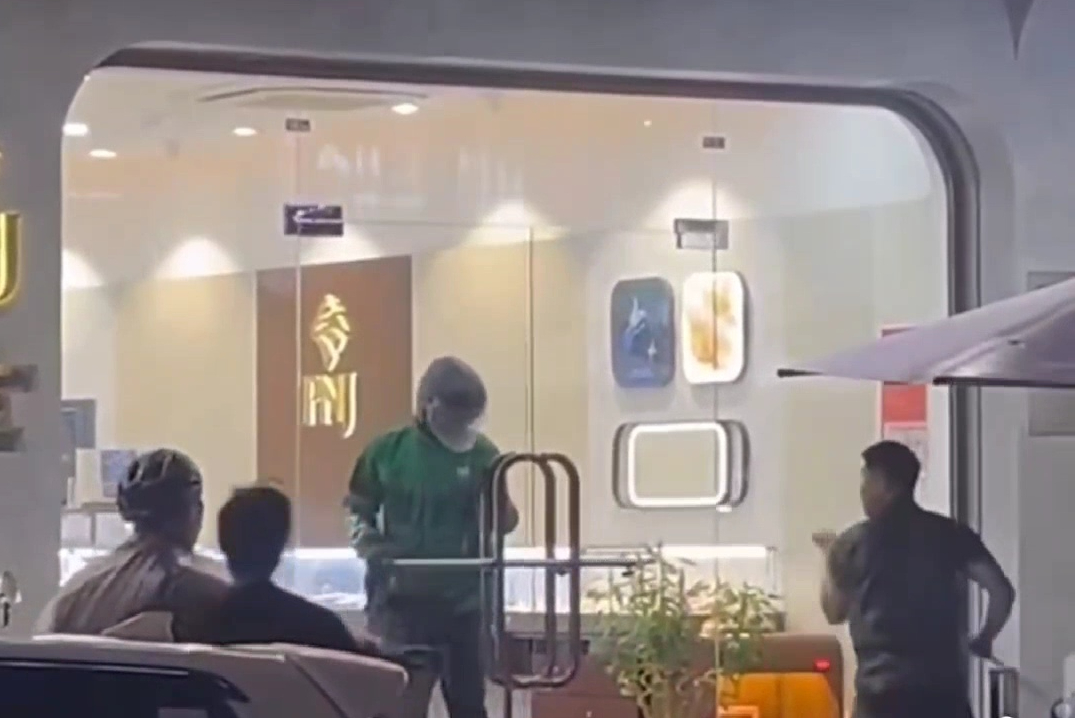 Bất ngờ với hành trình và "kho chứa vàng" của đối tượng cướp tiệm vàng ở Đà Nẵng - Ảnh 2