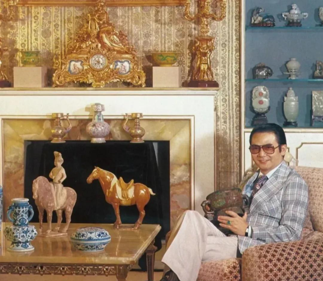 Ông trùm đồ cổ nổi tiếng qua đời chưa đầy 1 năm, tài sản đã bị mang đấu giá mà không có giá sàn - Ảnh 1