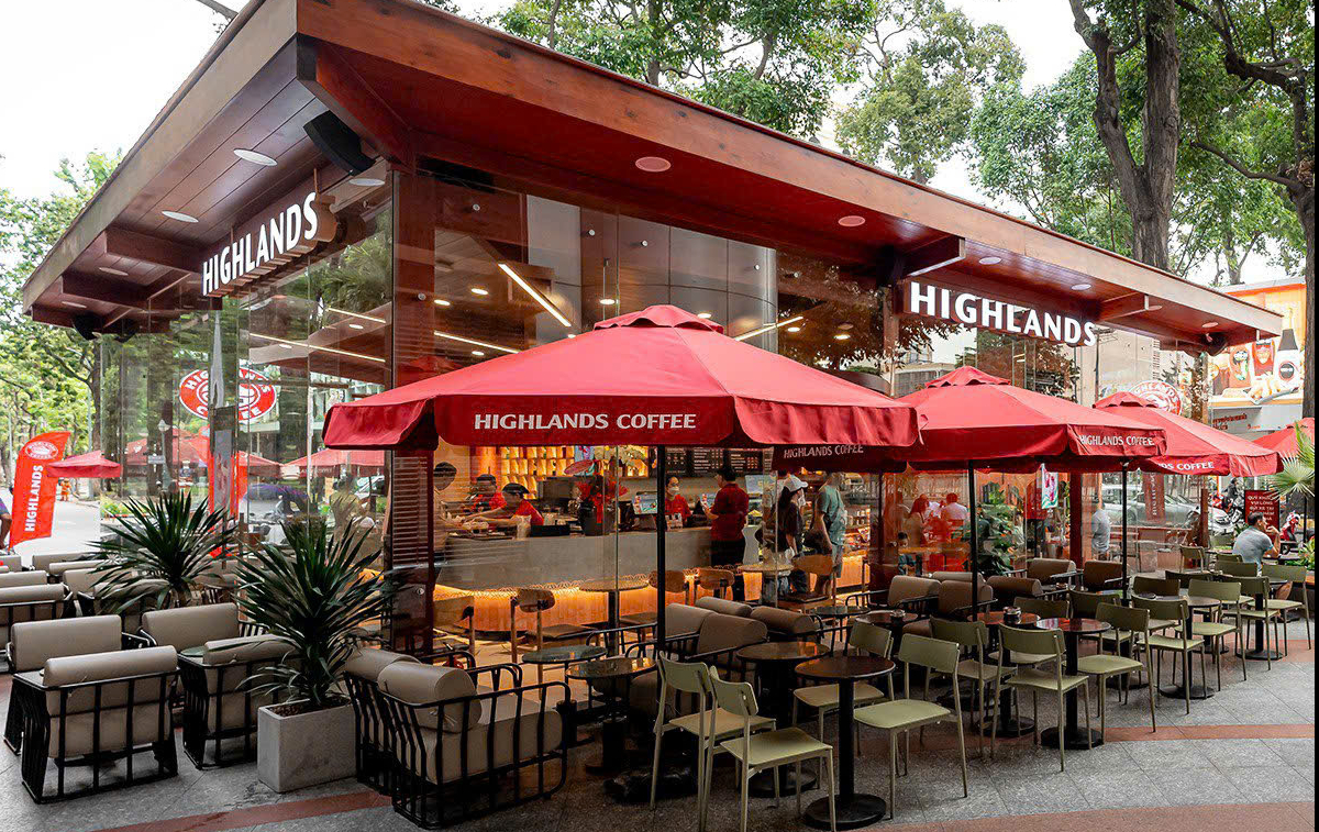 Người Việt thích lê la cà phê, check-in sống ảo, vì sao Highlands Coffee lại liên tục đầu tư làm cabin ở trạm xăng và drive-thru? - Ảnh 2