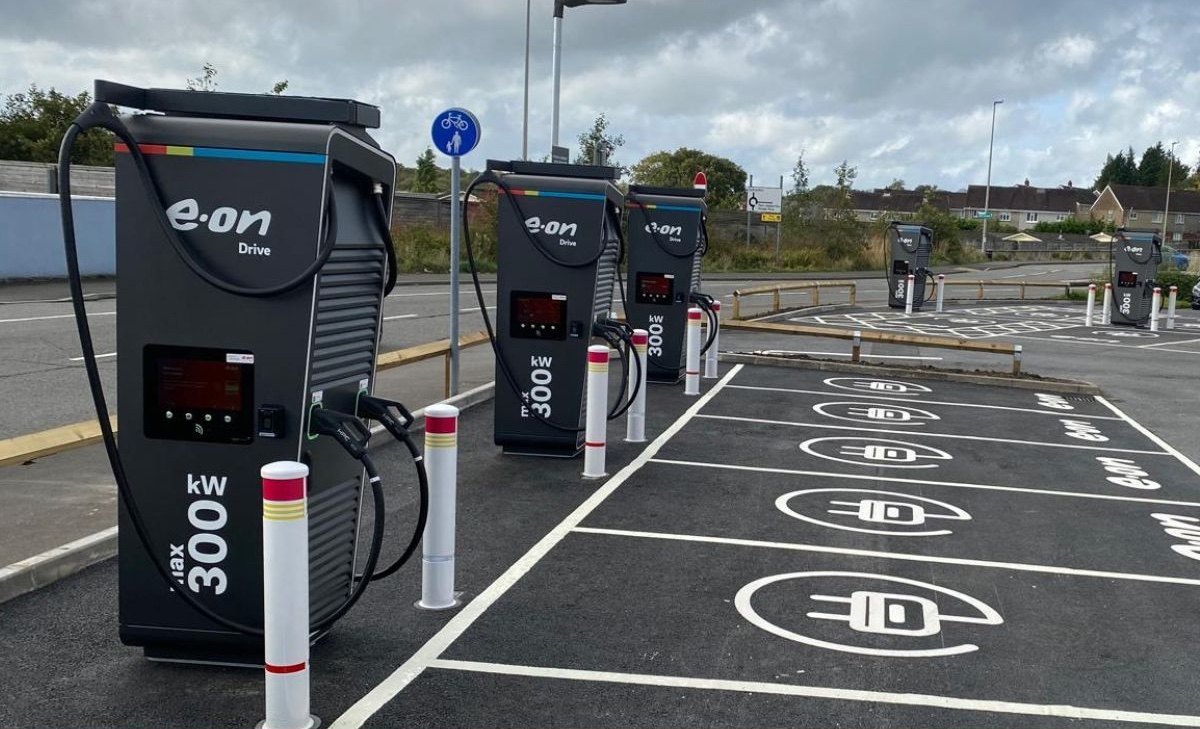 Châu Âu cán mốc một triệu điểm sạc xe điện - Ảnh 2