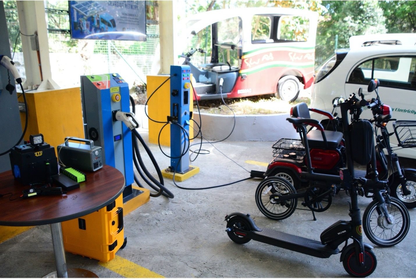 Cũng nhiều xe máy như Việt Nam, Philippines "háo hức" đổi sang xe điện từ rất sớm: Ai ngờ gặp ngay vấn đề - Ảnh 4