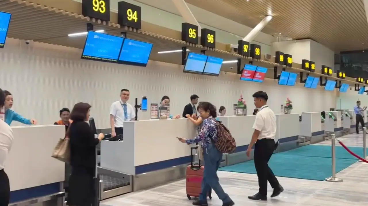 Từ ngày 19/8, hành khách đi Vietnam Airlines cần lưu ý - Ảnh 1
