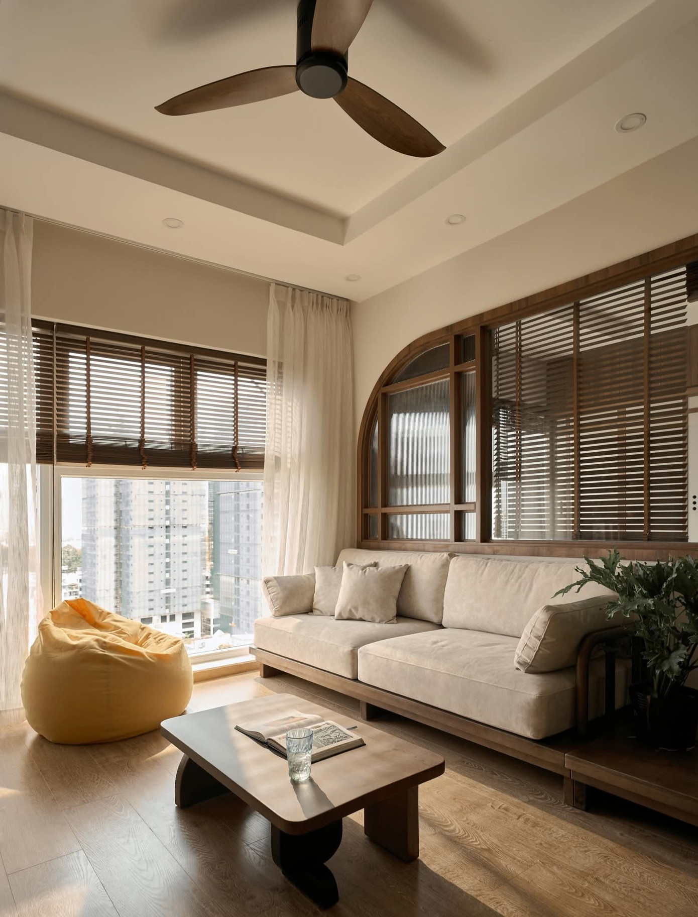 Không gian ấm cúng mộc mạc của căn hộ 62m2 hai phòng ngủ - Ảnh 3