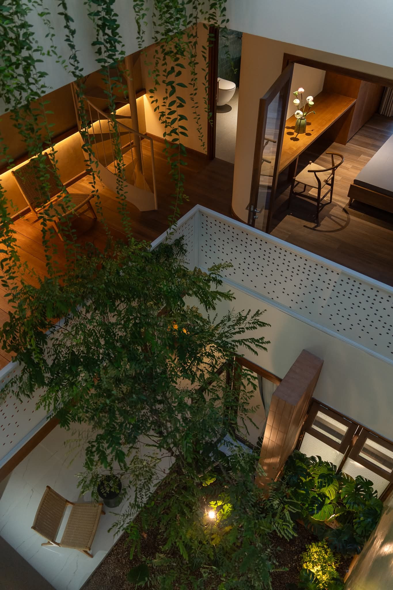 Ngôi nhà hiện đại ở Miền Tây rộng 120m2 mang vẻ đẹp nhà vườn truyền thống - Ảnh 3