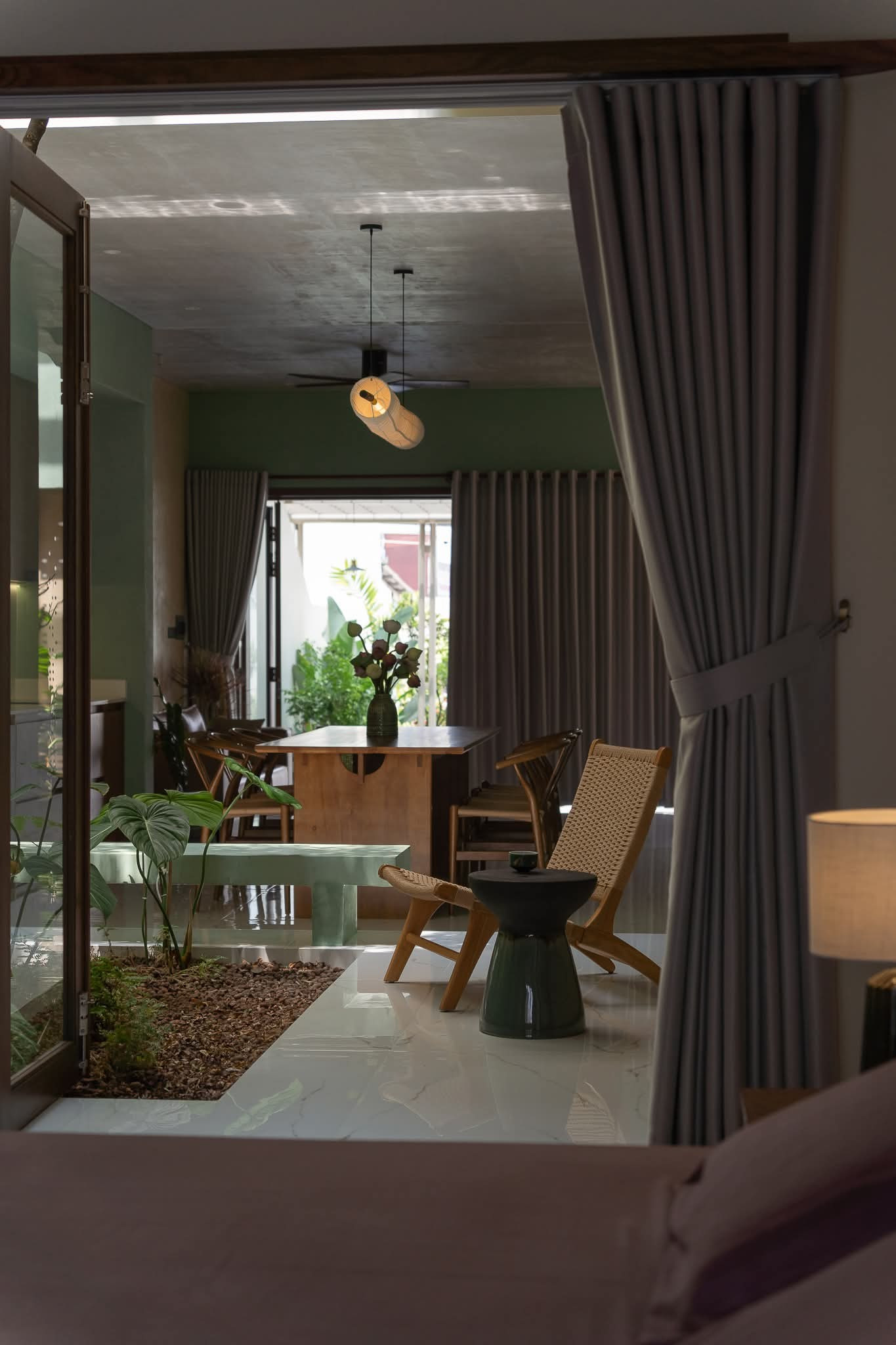 Ngôi nhà hiện đại ở Miền Tây rộng 120m2 mang vẻ đẹp nhà vườn truyền thống - Ảnh 7