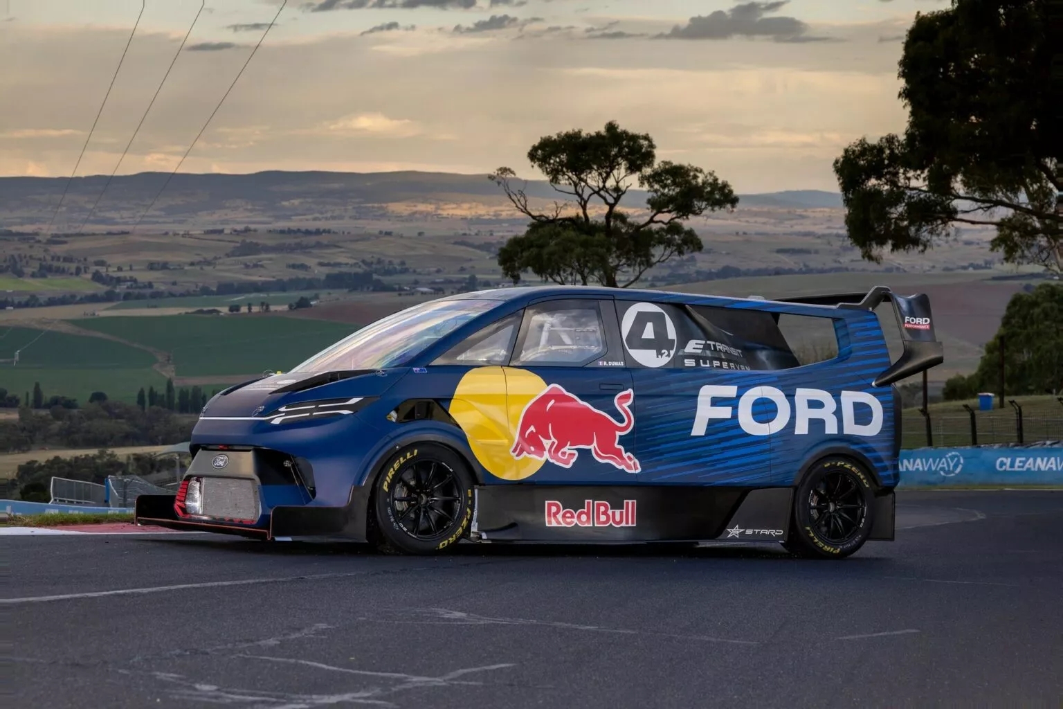 Không phải siêu xe, Ford lập kỷ lục tốc độ nhờ… Transit: Động cơ điện mạnh tới 1.400 mã lực, không ai có cơ hội sở hữu dù nhiều tiền đến đâu - Ảnh 3