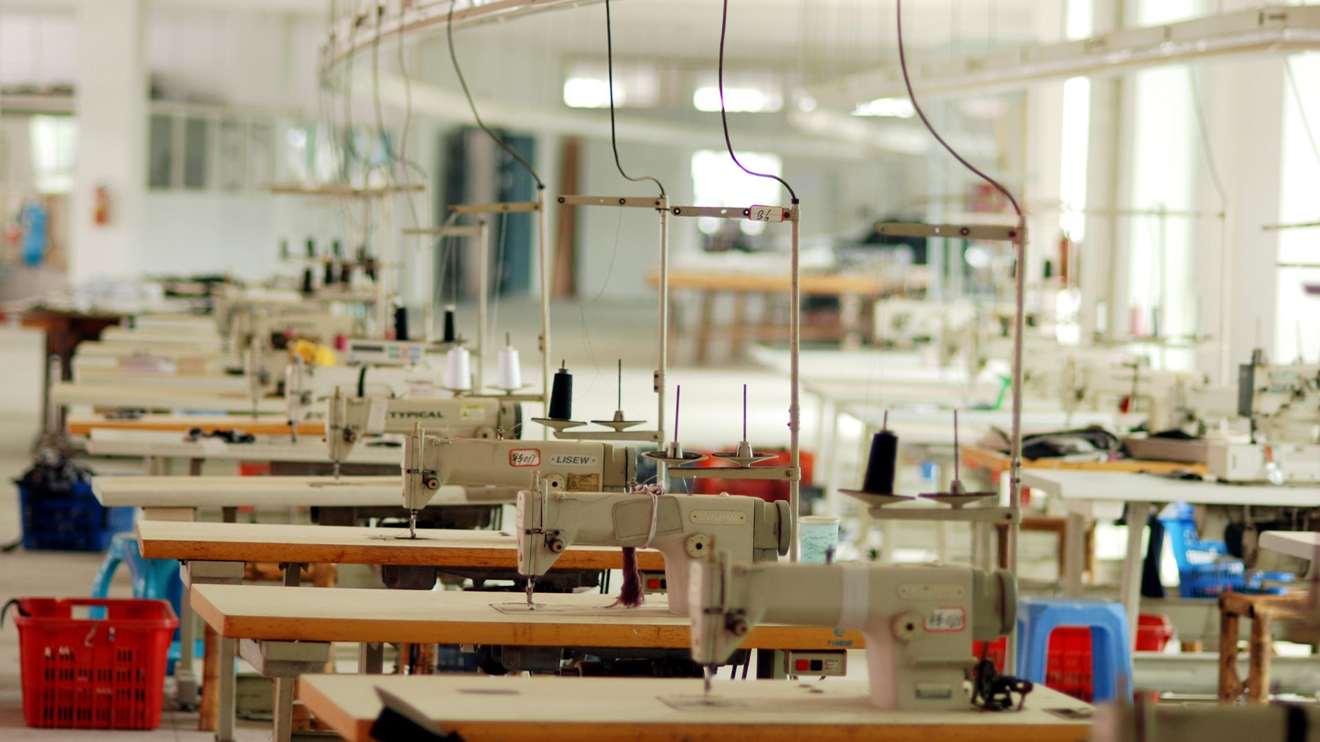 4 triệu lao động ngành may mặc của một nền kinh tế nổi tiếng gia công dệt may đối mặt nguy cơ thất nghiệp - Ảnh 1