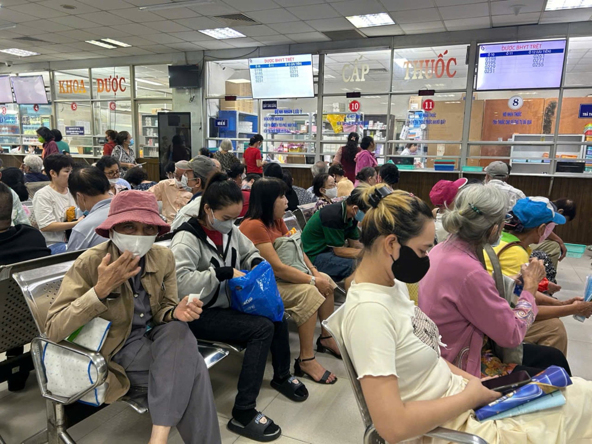 Quy định mới nhất về sử dụng BHYT trong khám chữa bệnh - Ảnh 2