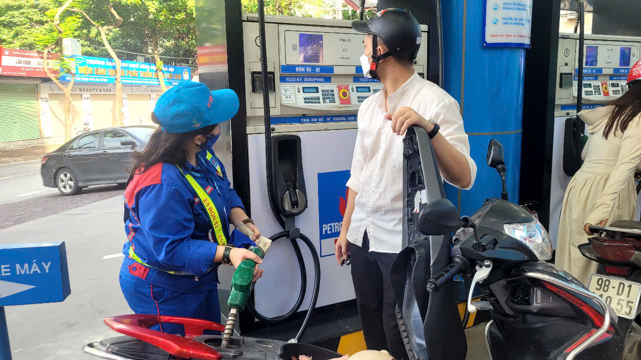 Xăng dầu cùng giảm giá, dầu diesel giảm mạnh nhất hơn 700 đồng/lít - Ảnh 1