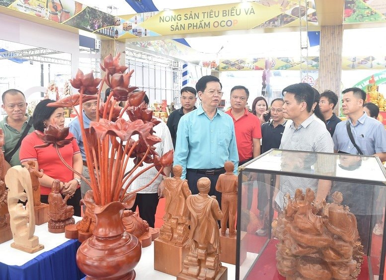 Chỉ 2 ngày nữa, Việt Nam chứng kiến một sự kiện chưa có tiền lệ, hơn 100 DN tham gia, có cả xe chống đạn - Ảnh 6