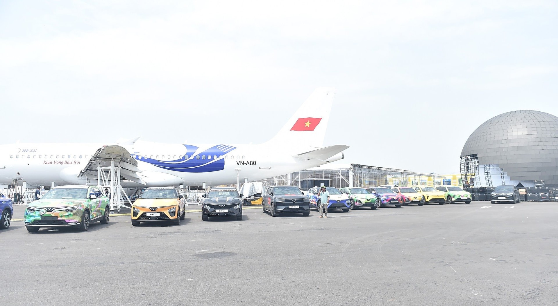 Chỉ 2 ngày nữa, Việt Nam chứng kiến một sự kiện chưa có tiền lệ, hơn 100 DN tham gia, có cả xe chống đạn - Ảnh 7