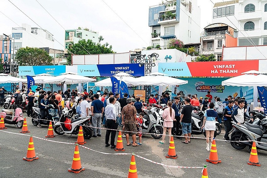 Chuyển 400.000 xe xăng sang xe điện: TPHCM tung loạt chính sách hỗ trợ ‘chưa từng có’ - Ảnh 2