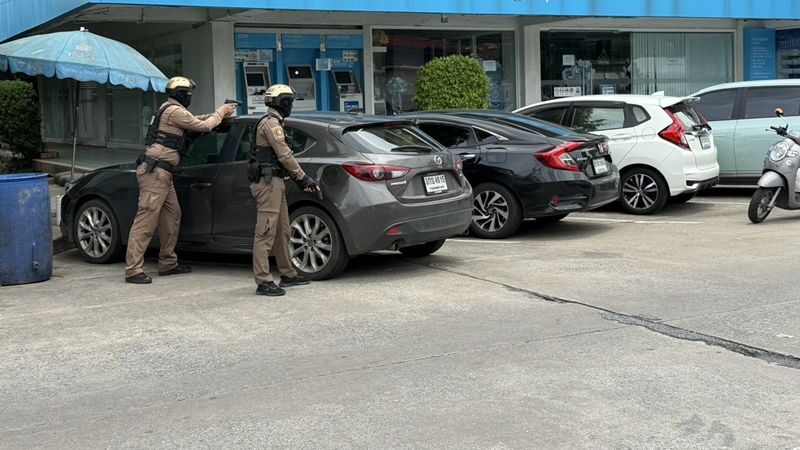 NÓNG: Xả súng tại khu chợ nổi tiếng Bangkok khiến 6 người thiệt mạng, nghi phạm tự sát ngay sau đó - Ảnh 2