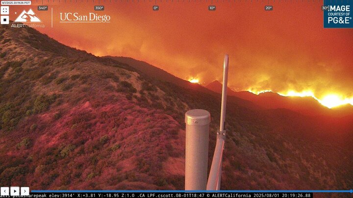 Cháy rừng dữ dội tại California, hơn 339 km² bị thiêu rụi, 4 người bị thương - Ảnh 4