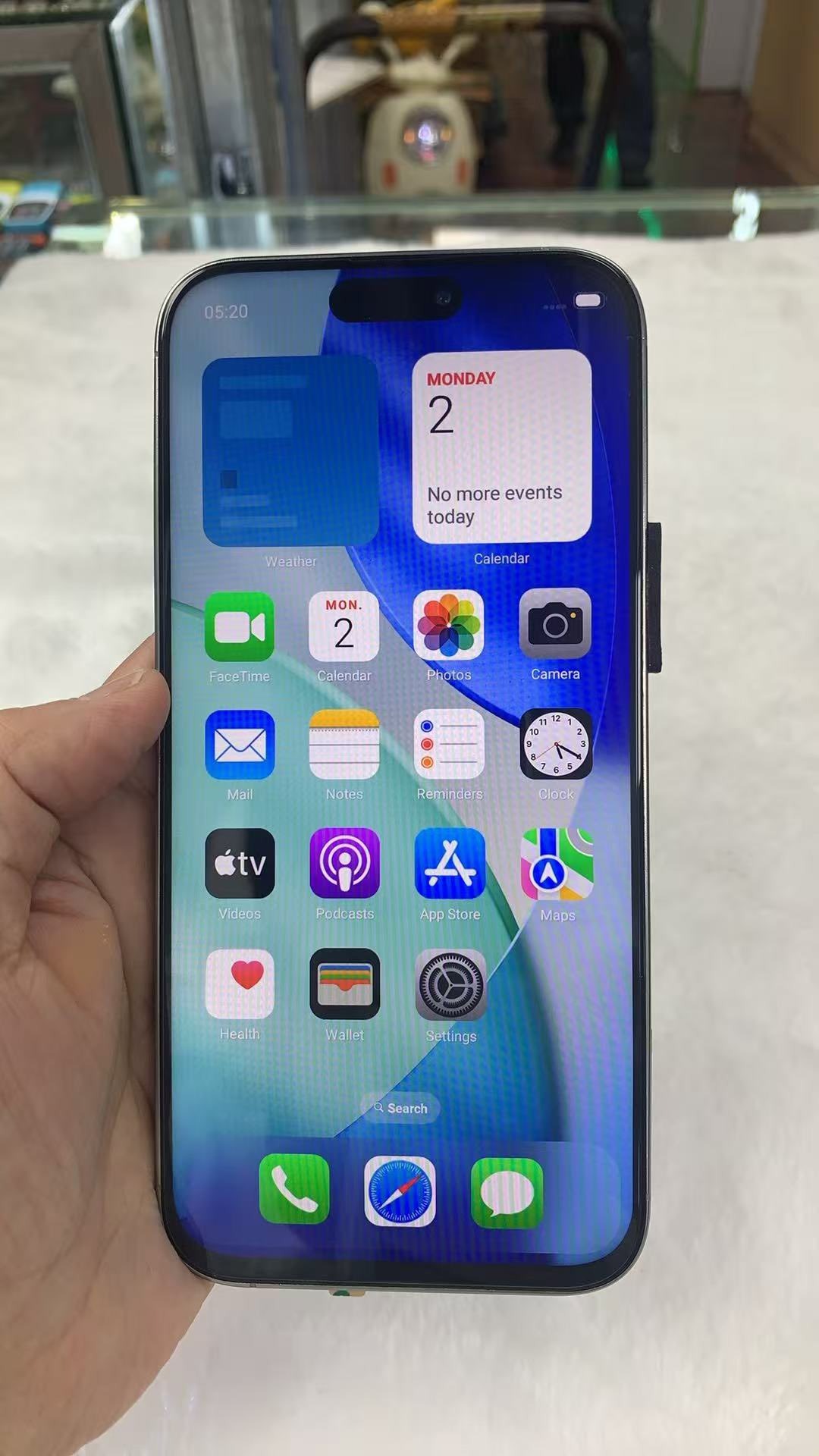 Xuất hiện iPhone 17 Pro nhái chạy Android: Thiết kế y hệt, cũng có Dynamic Island nhưng nhìn là biết hàng "đểu" - Ảnh 3