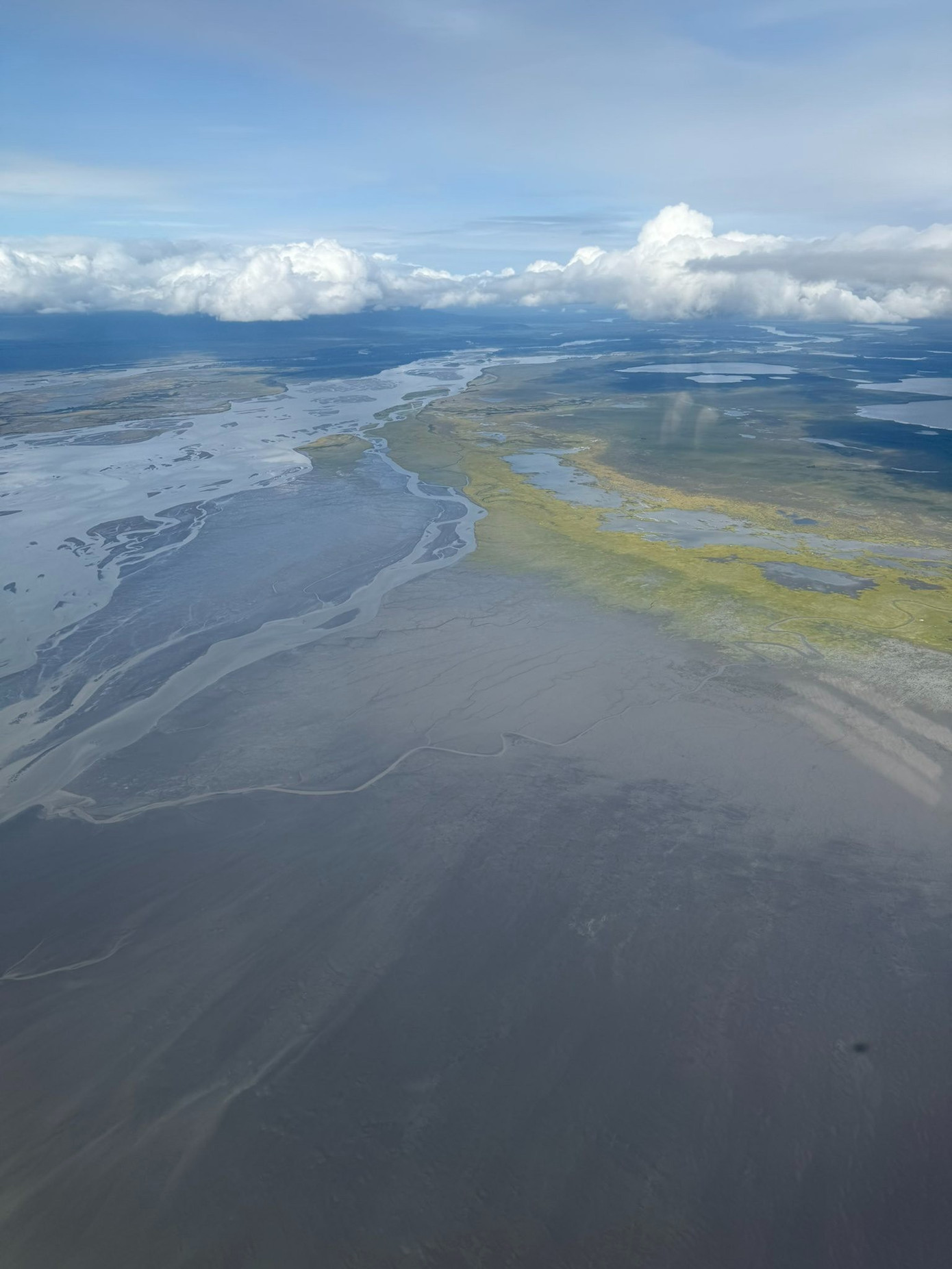 Hội nghị thượng đỉnh Nga - Mỹ: Phái đoàn Nga đáp máy bay xuống Alaska - Ảnh 3