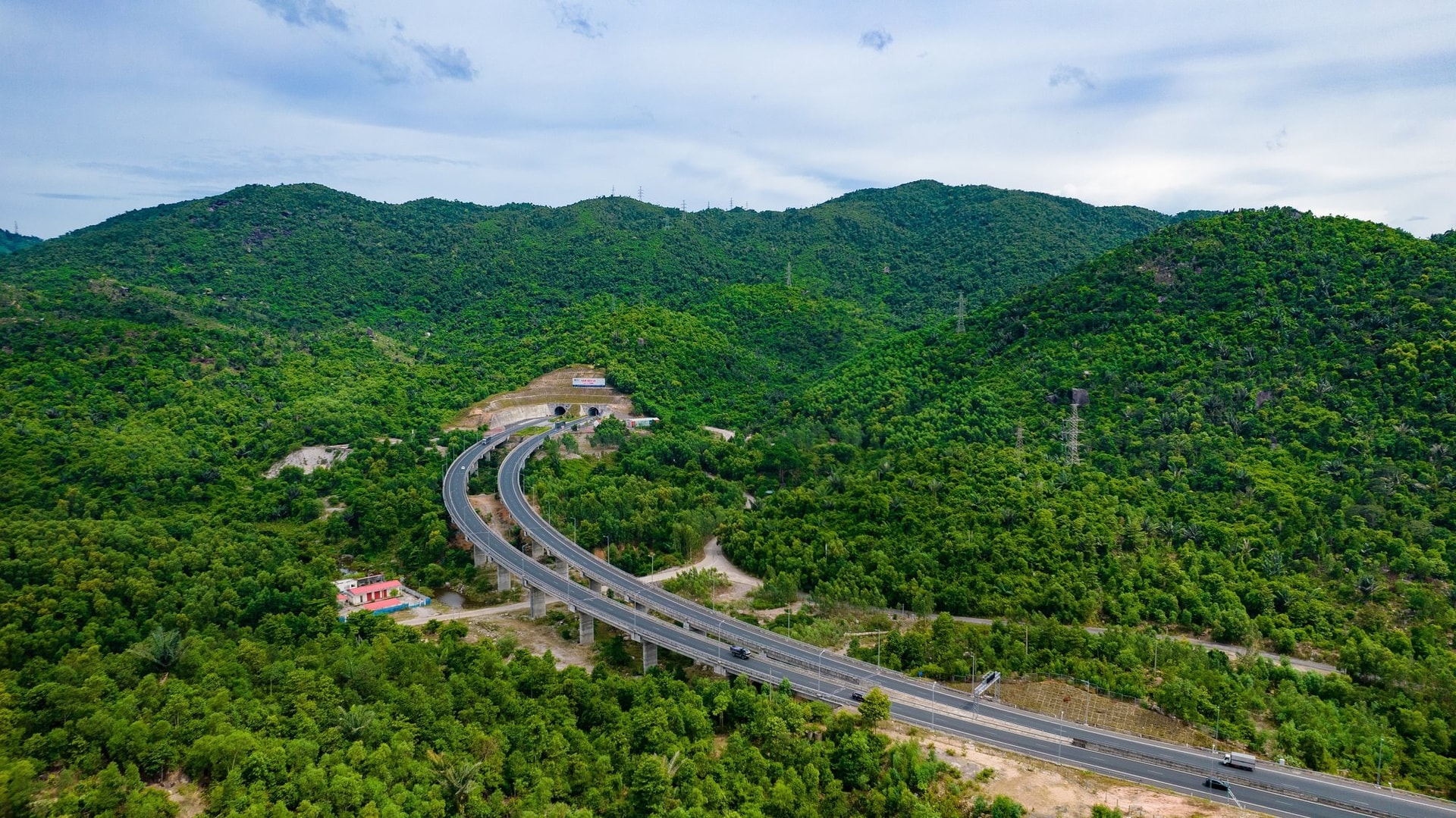 Đèo Cả nghiên cứu đề xuất loạt dự án đường bộ cao tốc, đường sắt tổng mức đầu tư 25,5 tỷ USD tại Việt Nam, nhiều "ông lớn" Trung Quốc muốn hợp tác - Ảnh 1
