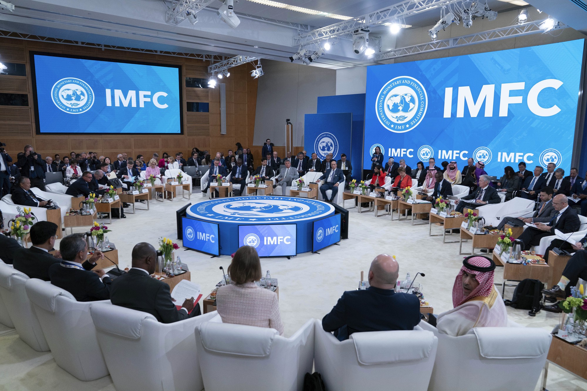 Kinh tế toàn cầu đối mặt “quả bom nợ” - Ảnh 2