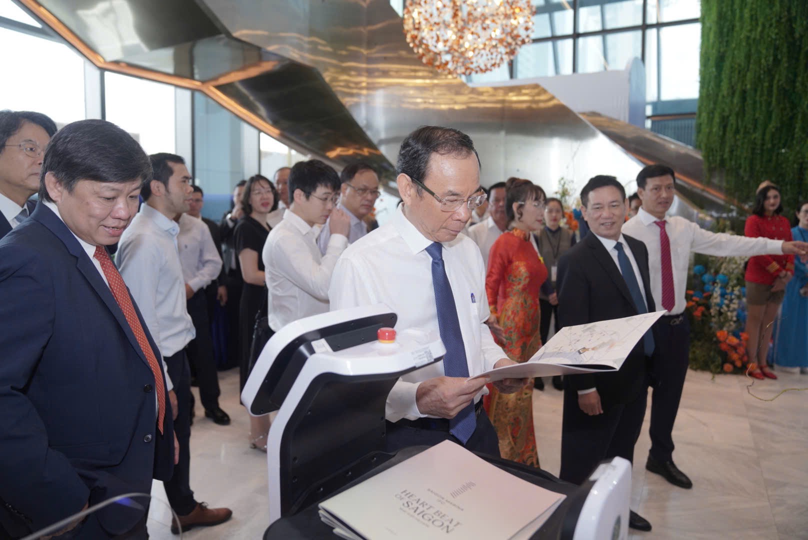 Bí thư Thành ủy TP HCM dự lễ khánh thành Trung tâm Tài chính quốc tế cao 55 tầng - Ảnh 4