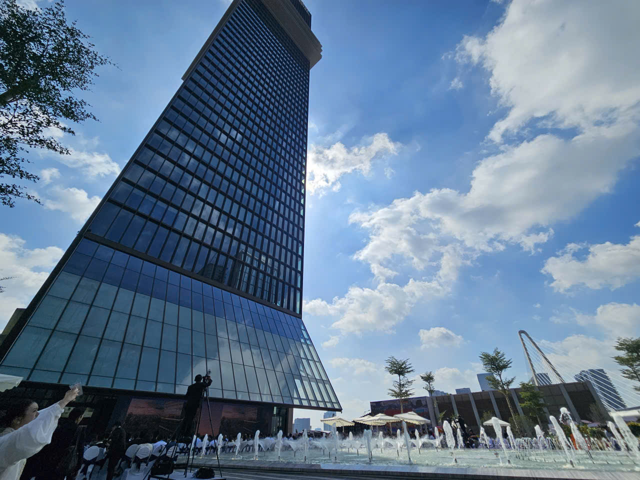 Bí thư Thành ủy TP HCM dự lễ khánh thành Trung tâm Tài chính quốc tế cao 55 tầng - Ảnh 6