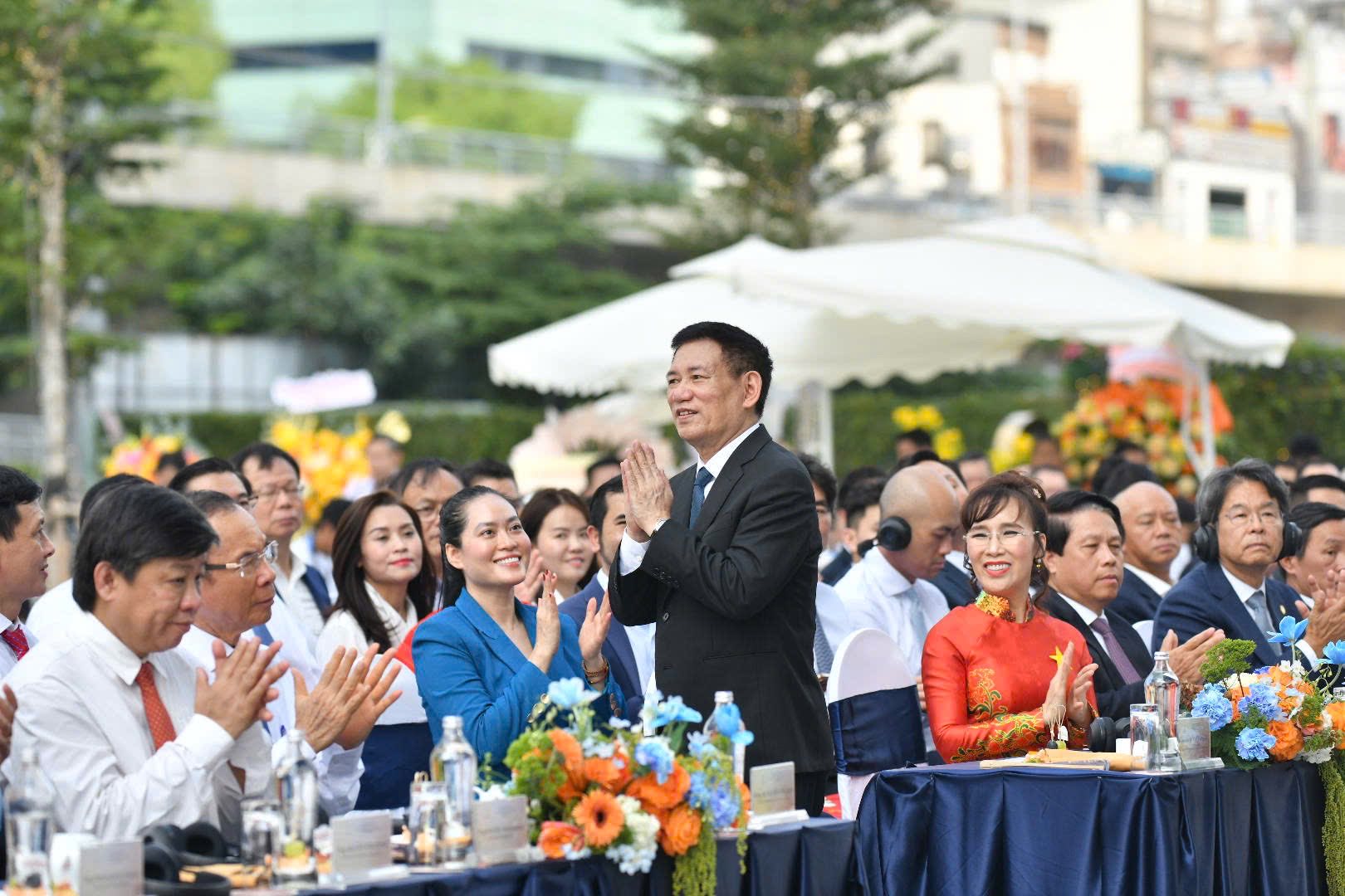 Bí thư Thành ủy TP HCM dự lễ khánh thành Trung tâm Tài chính quốc tế cao 55 tầng - Ảnh 2