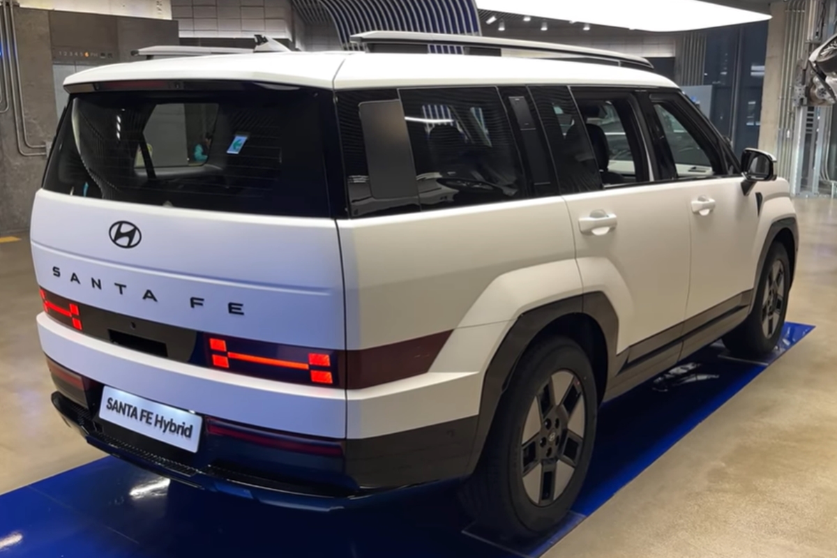 Hyundai Santa Fe 2026 ra mắt: Bản tiêu chuẩn 'lấy thêm' trang bị của bản cao, bổ sung bản mới, tăng giá gây tranh cãi - Ảnh 6